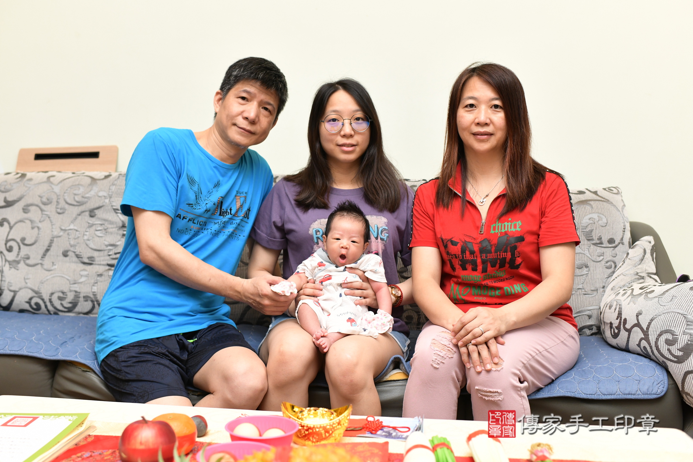 睿睿寶寶(新北市樹林區到府嬰兒睿睿寶寶滿月剃頭理髮、到府嬰兒剃胎毛儀式吉祥話)。到府剃頭剃胎毛主持、專業拍照、證書。★購買「臍帶章、肚臍章、胎毛筆刷印章」贈送：剃頭、收涎、抓周，三選一。2025.6.17，照片5