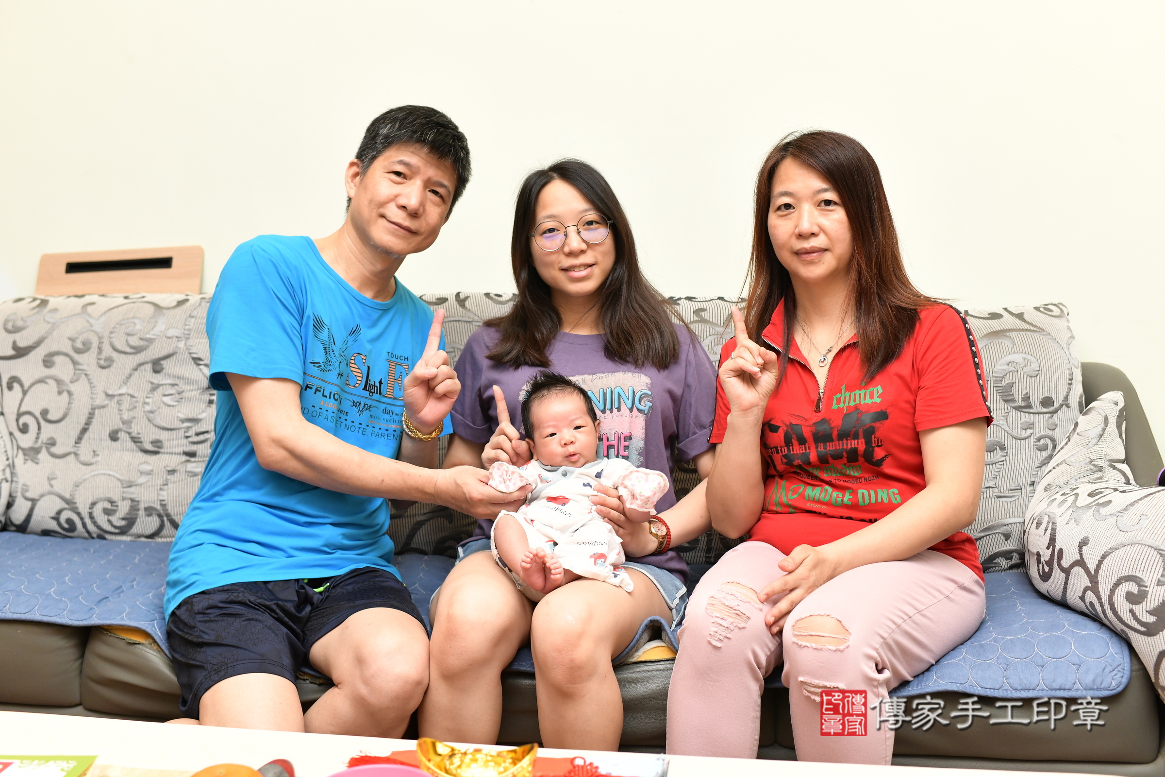 睿睿寶寶(新北市樹林區到府嬰兒睿睿寶寶滿月剃頭理髮、到府嬰兒剃胎毛儀式吉祥話)。到府剃頭剃胎毛主持、專業拍照、證書。★購買「臍帶章、肚臍章、胎毛筆刷印章」贈送：剃頭、收涎、抓周，三選一。2025.6.17，照片6
