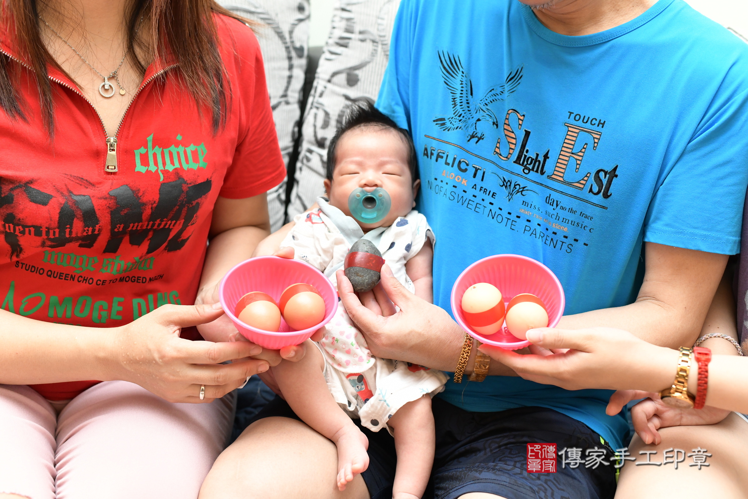 睿睿寶寶(新北市樹林區到府嬰兒睿睿寶寶滿月剃頭理髮、到府嬰兒剃胎毛儀式吉祥話)。到府剃頭剃胎毛主持、專業拍照、證書。★購買「臍帶章、肚臍章、胎毛筆刷印章」贈送：剃頭、收涎、抓周，三選一。2025.6.17，照片11