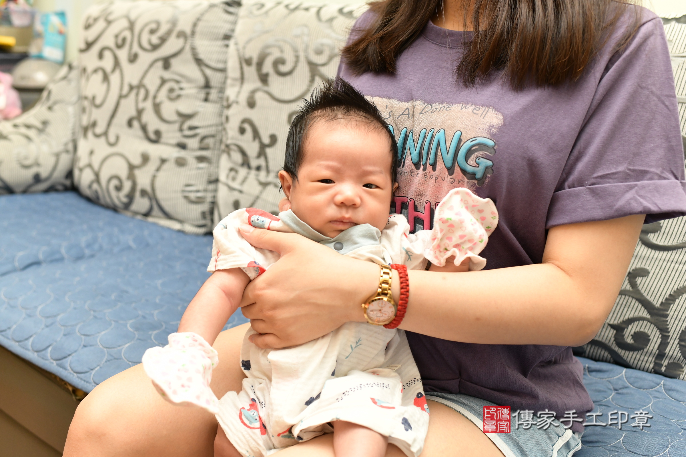 睿睿寶寶(新北市樹林區到府嬰兒睿睿寶寶滿月剃頭理髮、到府嬰兒剃胎毛儀式吉祥話)。到府剃頭剃胎毛主持、專業拍照、證書。★購買「臍帶章、肚臍章、胎毛筆刷印章」贈送：剃頭、收涎、抓周，三選一。2025.6.17，照片2