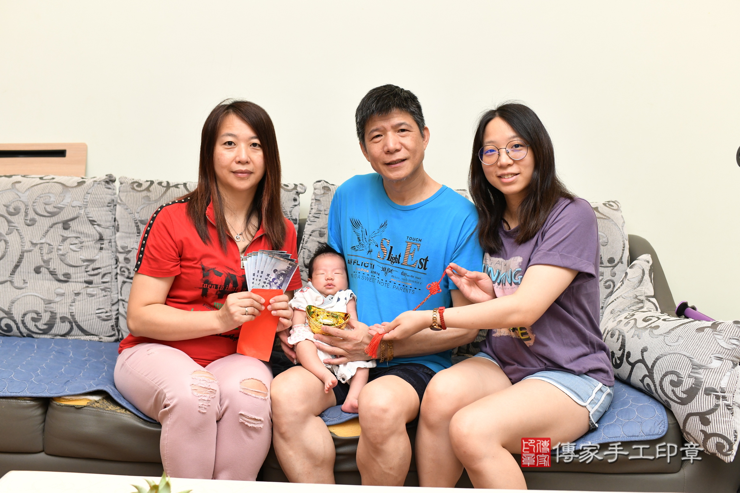 睿睿寶寶(新北市樹林區到府嬰兒睿睿寶寶滿月剃頭理髮、到府嬰兒剃胎毛儀式吉祥話)。到府剃頭剃胎毛主持、專業拍照、證書。★購買「臍帶章、肚臍章、胎毛筆刷印章」贈送：剃頭、收涎、抓周，三選一。2025.6.17，照片18