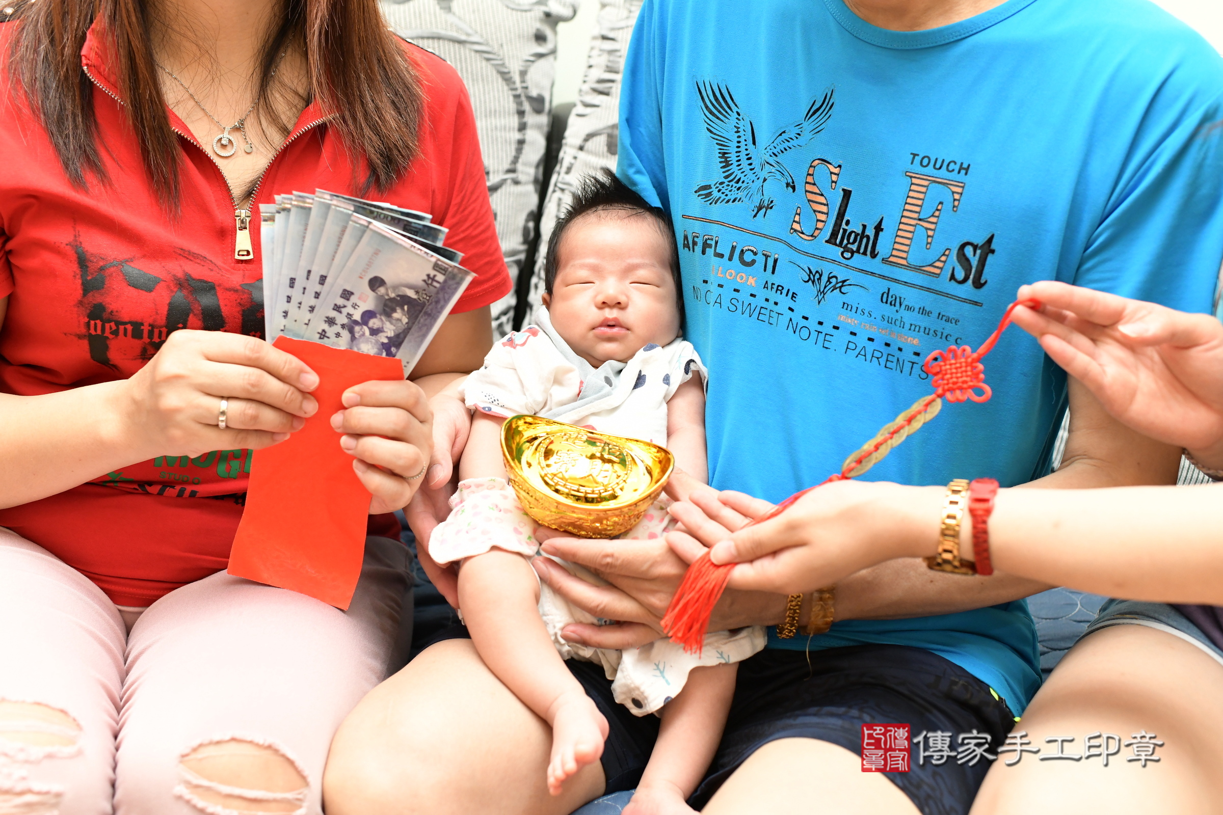 睿睿寶寶(新北市樹林區到府嬰兒睿睿寶寶滿月剃頭理髮、到府嬰兒剃胎毛儀式吉祥話)。到府剃頭剃胎毛主持、專業拍照、證書。★購買「臍帶章、肚臍章、胎毛筆刷印章」贈送：剃頭、收涎、抓周，三選一。2025.6.17，照片19