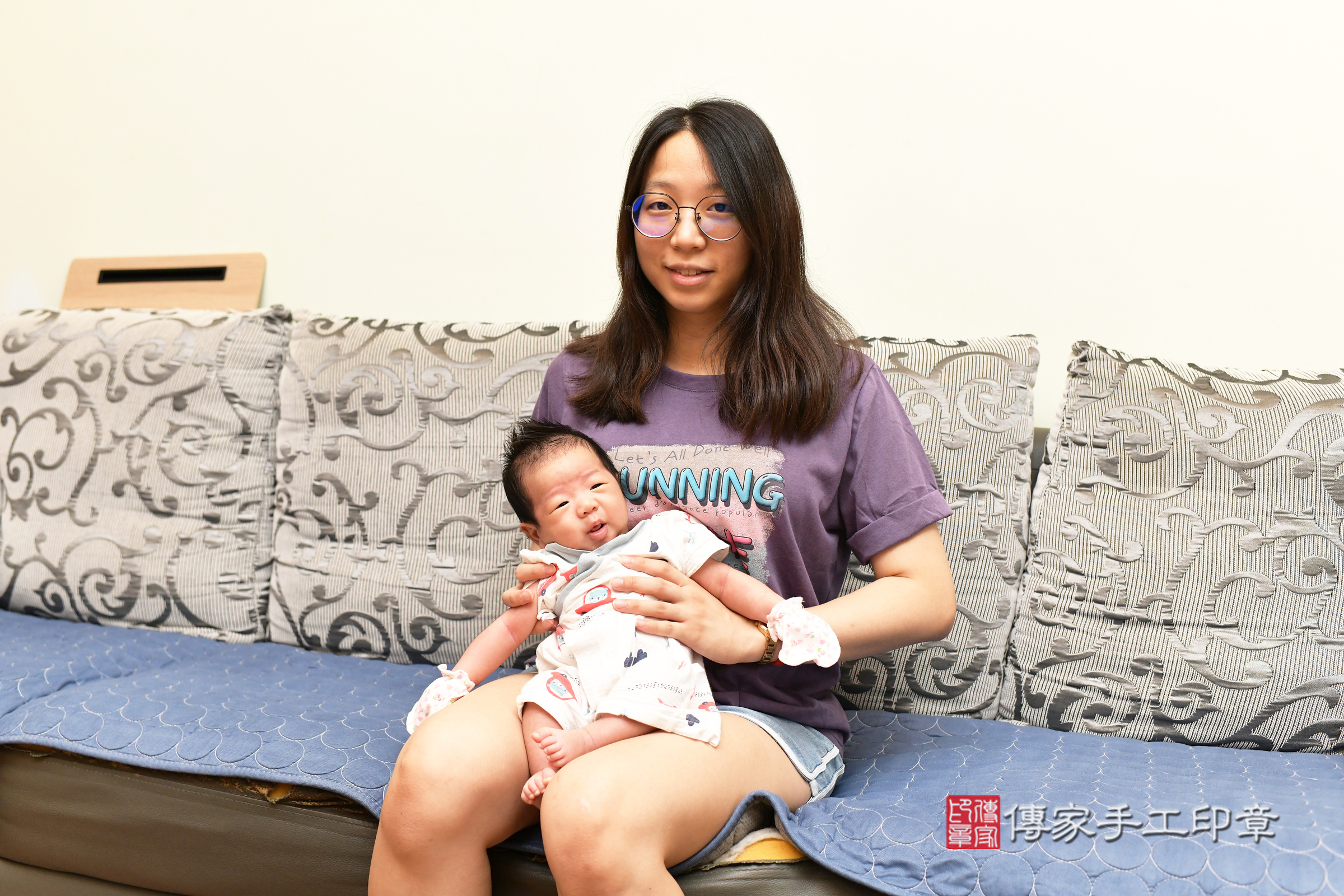 睿睿寶寶(新北市樹林區到府嬰兒睿睿寶寶滿月剃頭理髮、到府嬰兒剃胎毛儀式吉祥話)。到府剃頭剃胎毛主持、專業拍照、證書。★購買「臍帶章、肚臍章、胎毛筆刷印章」贈送：剃頭、收涎、抓周，三選一。2025.6.17，照片3