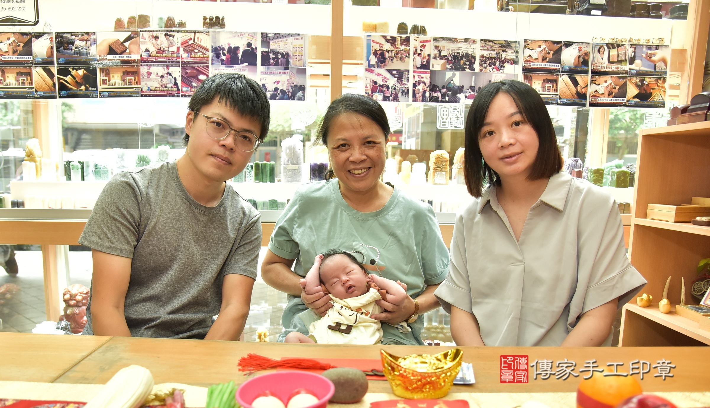 鈞鈞寶寶(新北市永和區嬰兒寶寶滿月剃頭理髮、嬰兒剃胎毛儀式吉祥話)。中國風會場，爸媽寶貝穿「日中韓」古裝禮服。專業拍照、證書。★購買「臍帶章、肚臍章、胎毛筆刷印章」贈送：剃頭、收涎、抓周，三選一。2025.6.25，照片1