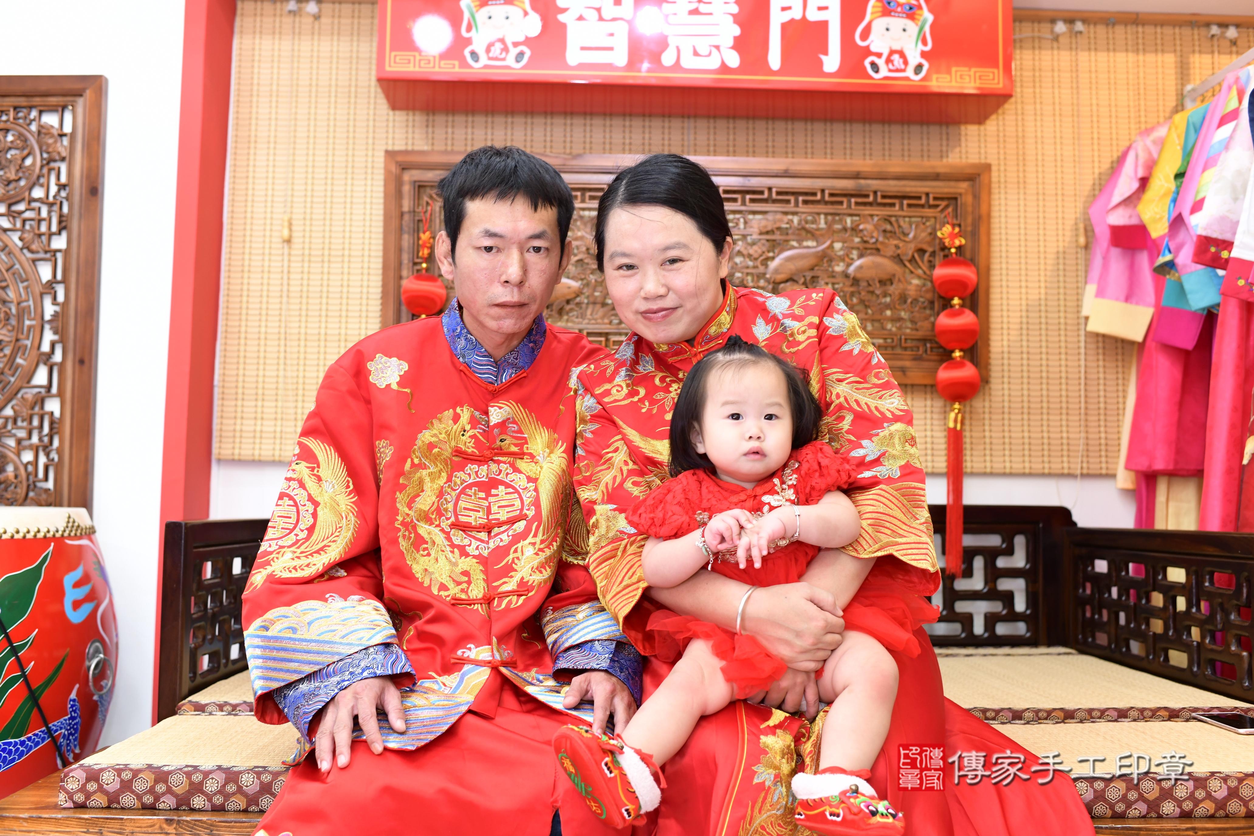 傳家手工印章台南店、抓周、度脺、中國風會場、傳家嬰兒古禮、吉祥話、抓周道具物品24種、拍照。抓周證書。寶寶抓周、滿周歲、生日快樂、祝福 傳家手工印章台南店、抓周、度脺、中國風會場、傳家嬰兒古禮、吉祥話、抓周道具物品24種、拍照。抓周證書。寶寶抓周、滿周歲、生日快樂、祝福