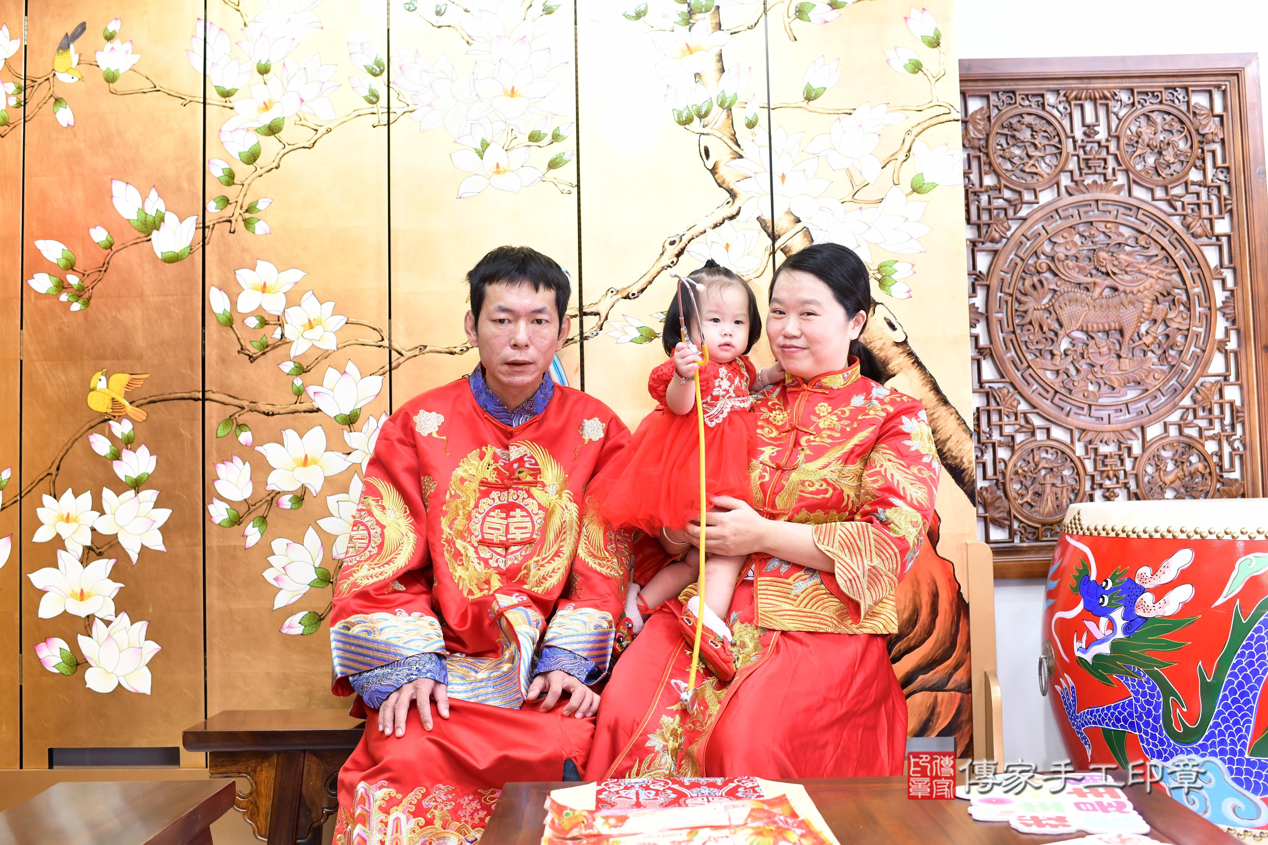 傳家手工印章台南店、抓周、度脺、中國風會場、傳家嬰兒古禮、吉祥話、抓周道具物品24種、拍照。抓周證書。寶寶抓周、滿周歲、生日快樂、祝福 傳家手工印章台南店、抓周、度脺、中國風會場、傳家嬰兒古禮、吉祥話、抓周道具物品24種、拍照。抓周證書。寶寶抓周、滿周歲、生日快樂、祝福