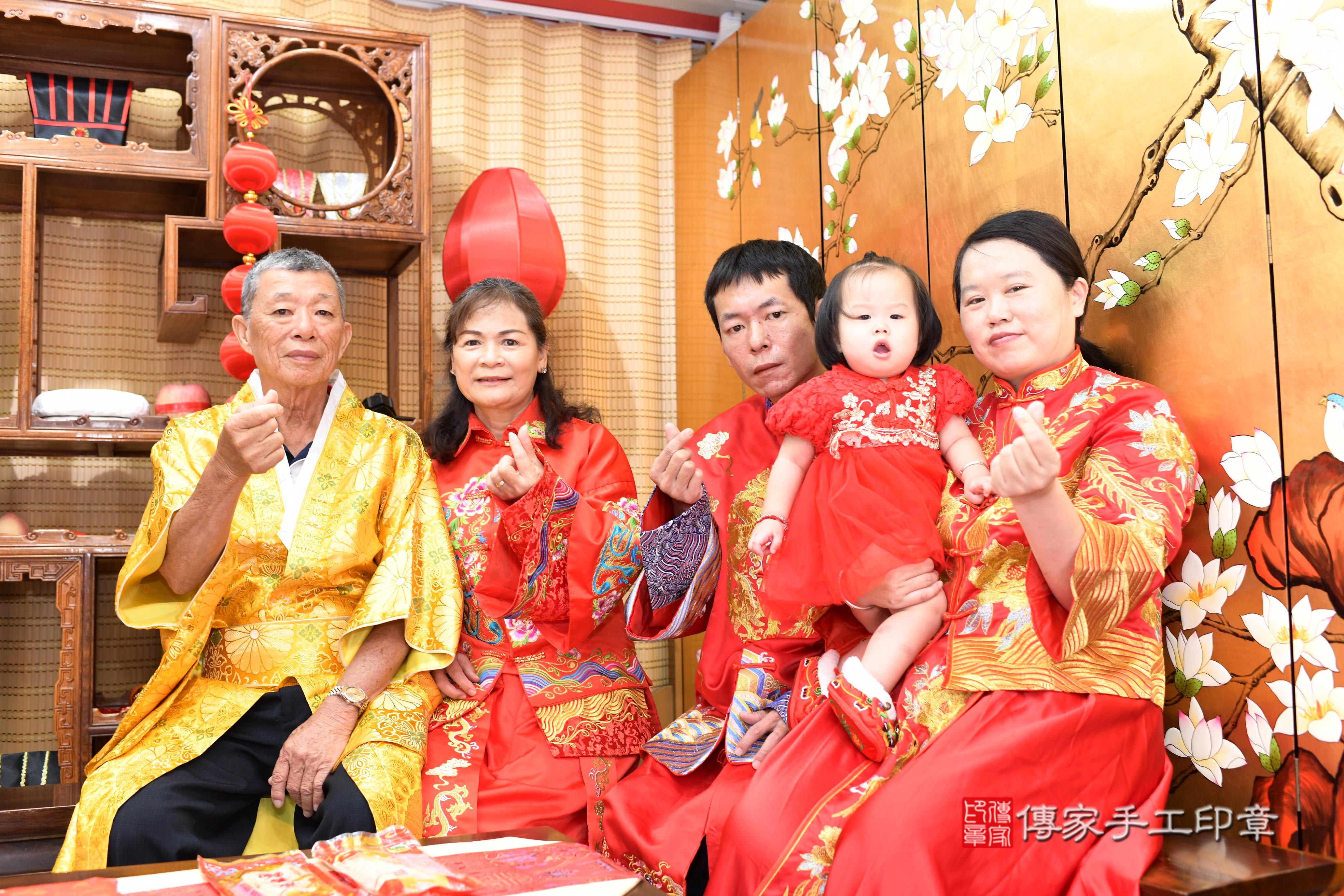 傳家手工印章台南店、抓周、度脺、中國風會場、傳家嬰兒古禮、吉祥話、抓周道具物品24種、拍照。抓周證書。寶寶抓周、滿周歲、生日快樂、祝福 傳家手工印章台南店、抓周、度脺、中國風會場、傳家嬰兒古禮、吉祥話、抓周道具物品24種、拍照。抓周證書。寶寶抓周、滿周歲、生日快樂、祝福