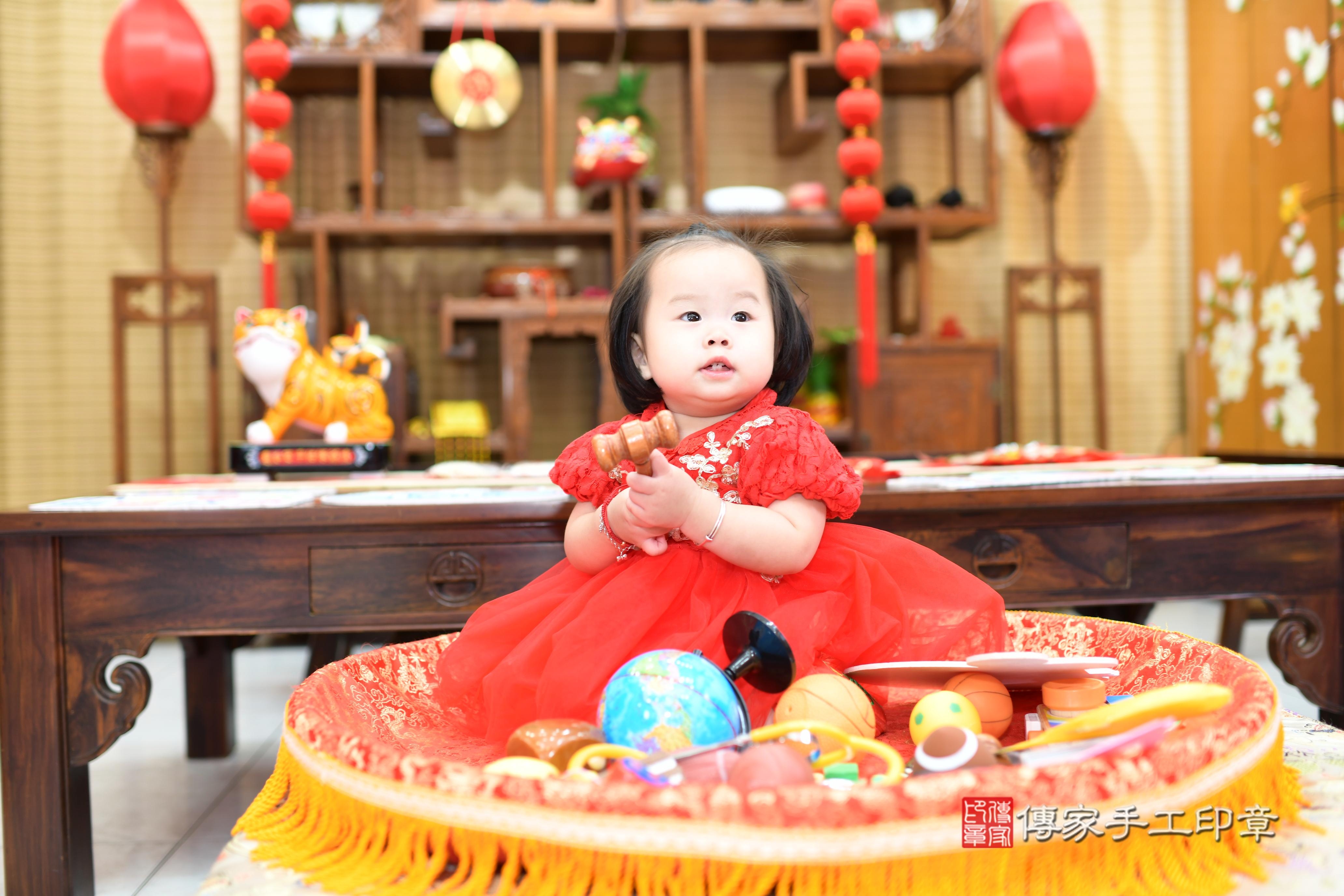 傳家手工印章台南店、抓周、度脺、中國風會場、傳家嬰兒古禮、吉祥話、抓周道具物品24種、拍照。抓周證書。寶寶抓周、滿周歲、生日快樂、祝福 傳家手工印章台南店、抓周、度脺、中國風會場、傳家嬰兒古禮、吉祥話、抓周道具物品24種、拍照。抓周證書。寶寶抓周、滿周歲、生日快樂、祝福