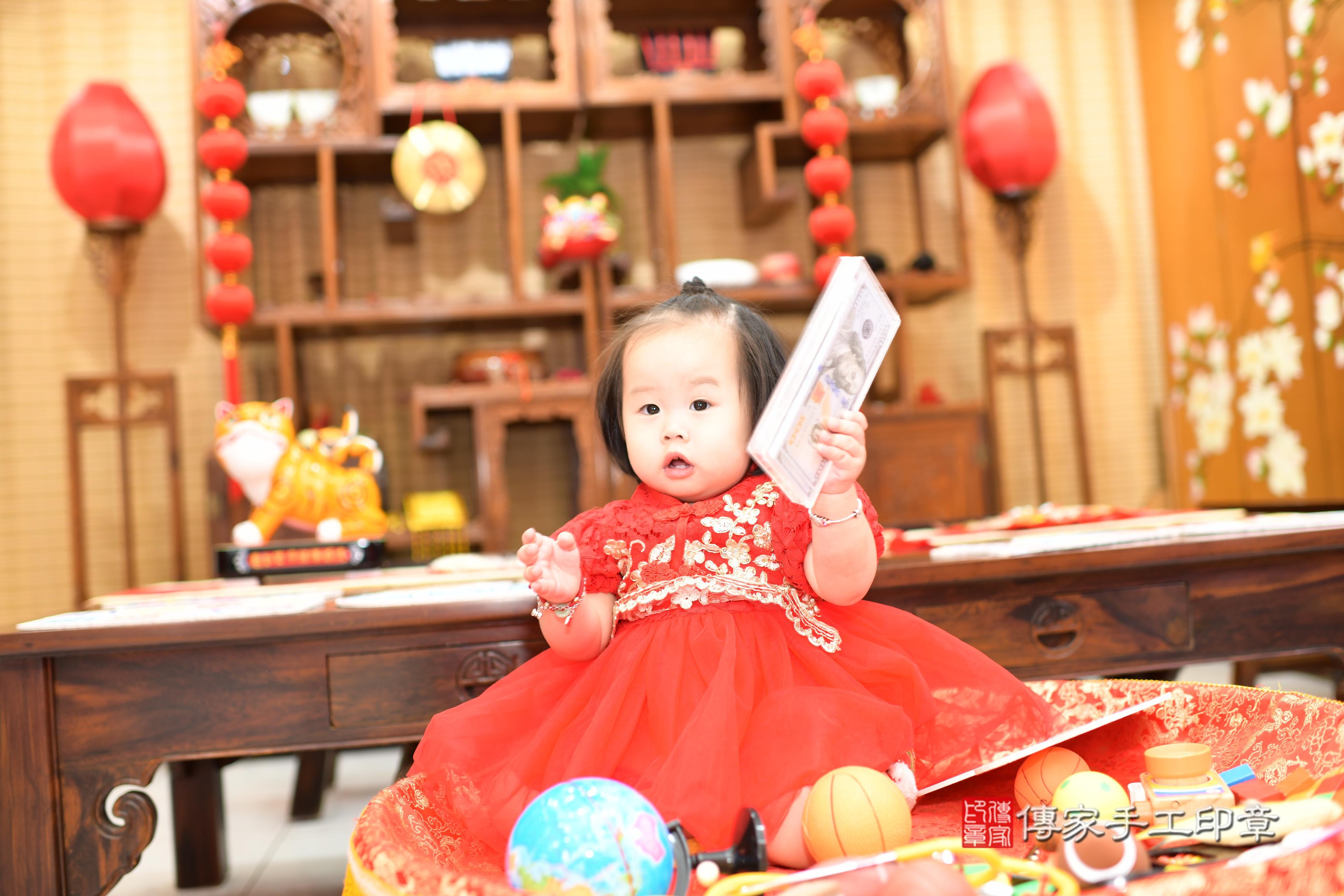 傳家手工印章台南店、抓周、度脺、中國風會場、傳家嬰兒古禮、吉祥話、抓周道具物品24種、拍照。抓周證書。寶寶抓周、滿周歲、生日快樂、祝福 傳家手工印章台南店、抓周、度脺、中國風會場、傳家嬰兒古禮、吉祥話、抓周道具物品24種、拍照。抓周證書。寶寶抓周、滿周歲、生日快樂、祝福