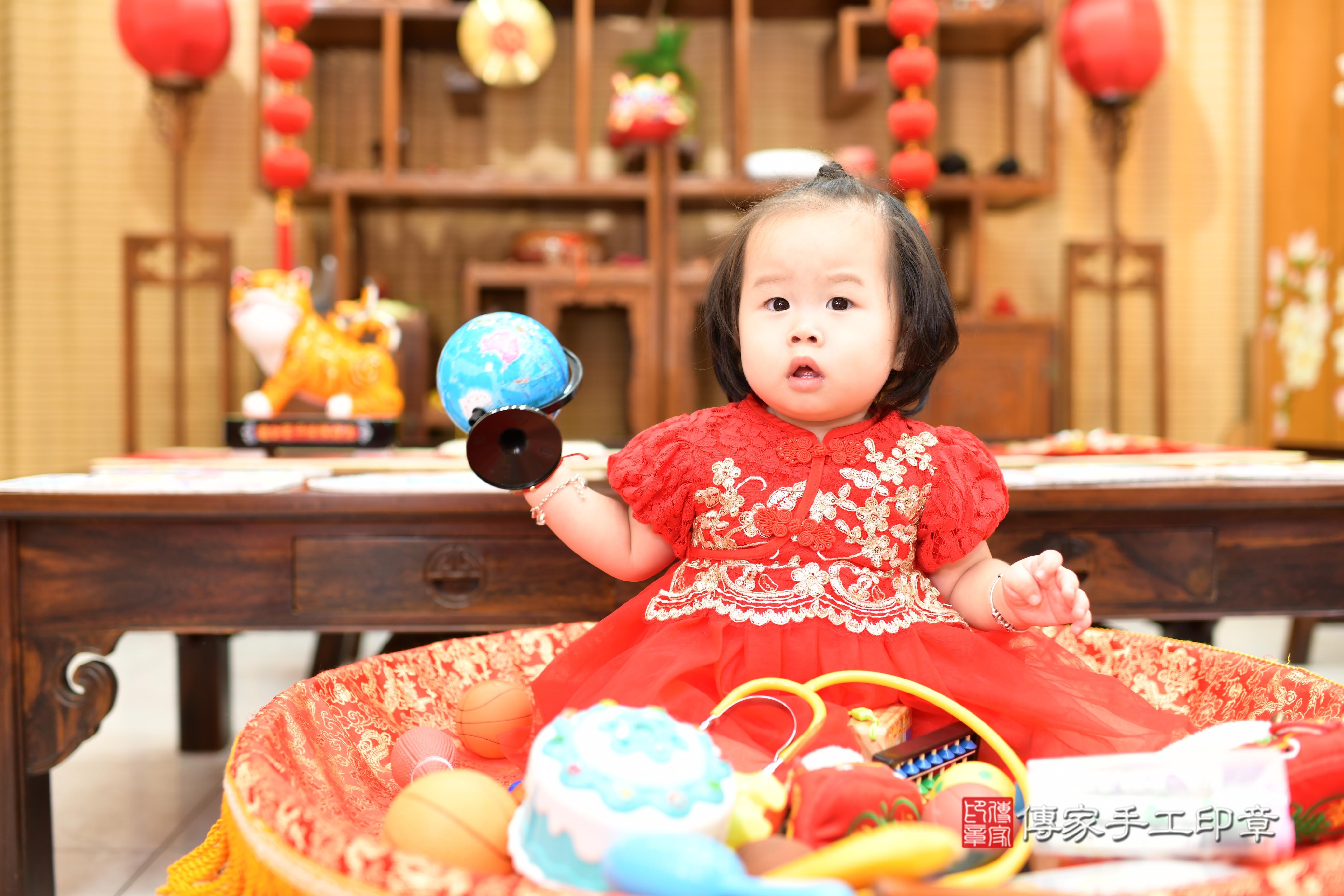 傳家手工印章台南店、抓周、度脺、中國風會場、傳家嬰兒古禮、吉祥話、抓周道具物品24種、拍照。抓周證書。寶寶抓周、滿周歲、生日快樂、祝福 傳家手工印章台南店、抓周、度脺、中國風會場、傳家嬰兒古禮、吉祥話、抓周道具物品24種、拍照。抓周證書。寶寶抓周、滿周歲、生日快樂、祝福