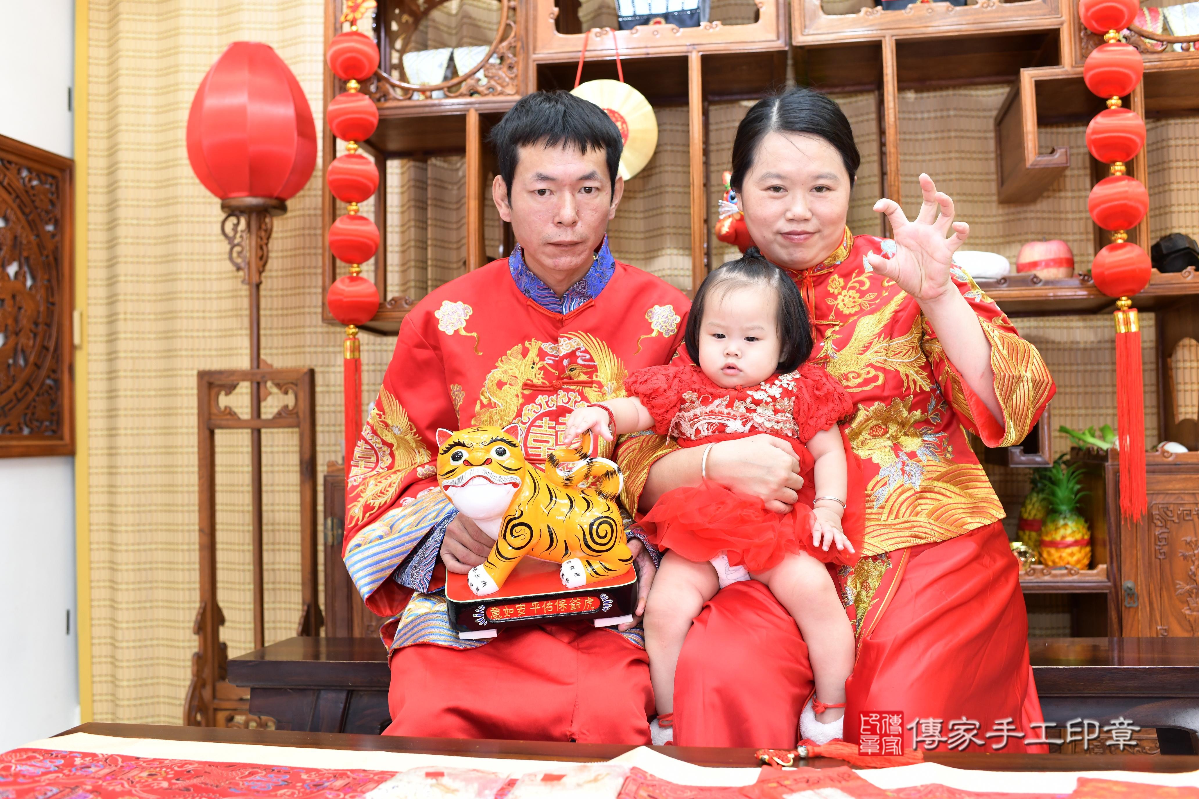 傳家手工印章台南店、抓周、度脺、中國風會場、傳家嬰兒古禮、吉祥話、抓周道具物品24種、拍照。抓周證書。寶寶抓周、滿周歲、生日快樂、祝福 傳家手工印章台南店、抓周、度脺、中國風會場、傳家嬰兒古禮、吉祥話、抓周道具物品24種、拍照。抓周證書。寶寶抓周、滿周歲、生日快樂、祝福