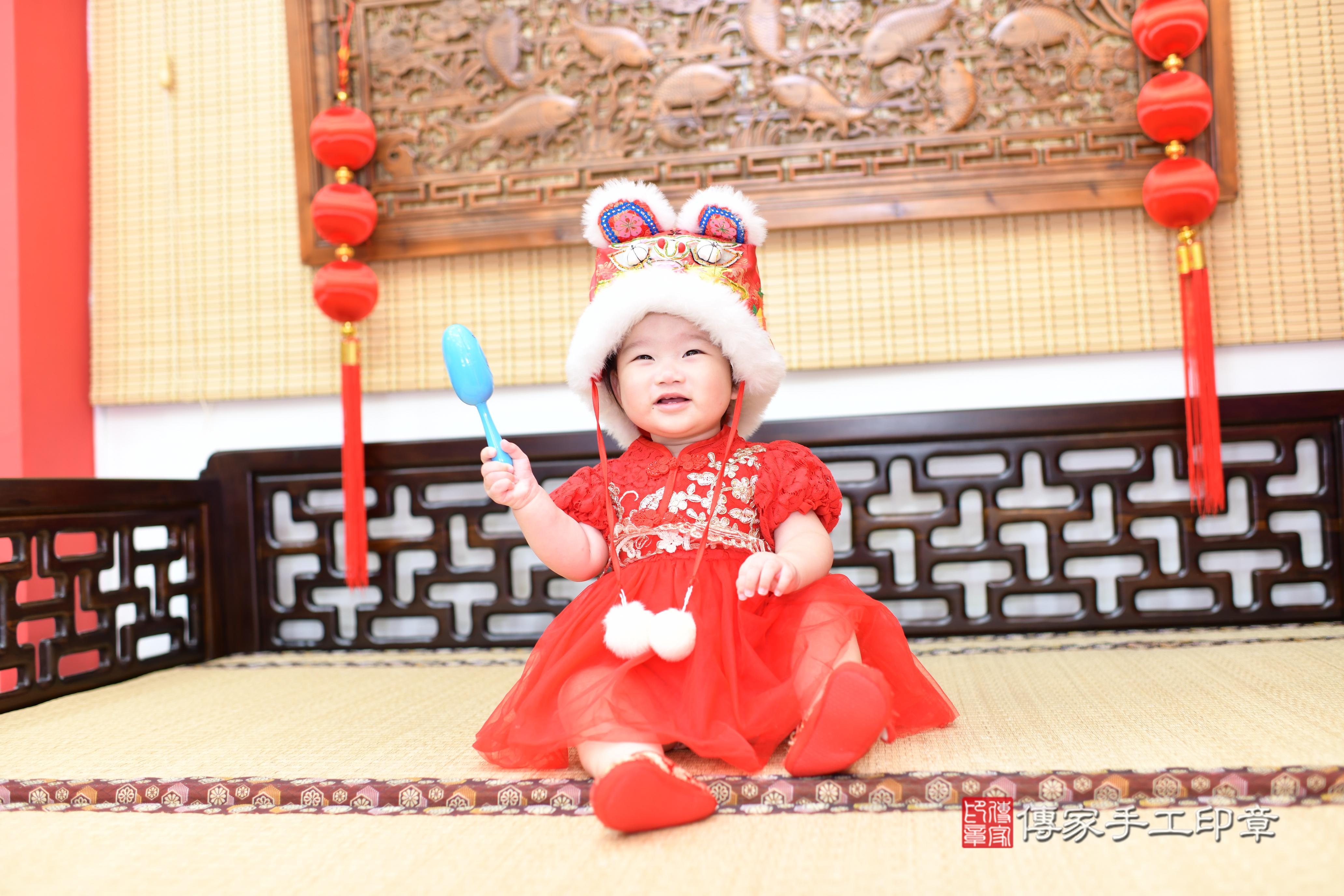 傳家手工印章台南店、抓周、度脺、中國風會場、傳家嬰兒古禮、吉祥話、抓周道具物品24種、拍照。抓周證書。寶寶抓周、滿周歲、生日快樂、祝福 傳家手工印章台南店、抓周、度脺、中國風會場、傳家嬰兒古禮、吉祥話、抓周道具物品24種、拍照。抓周證書。寶寶抓周、滿周歲、生日快樂、祝福