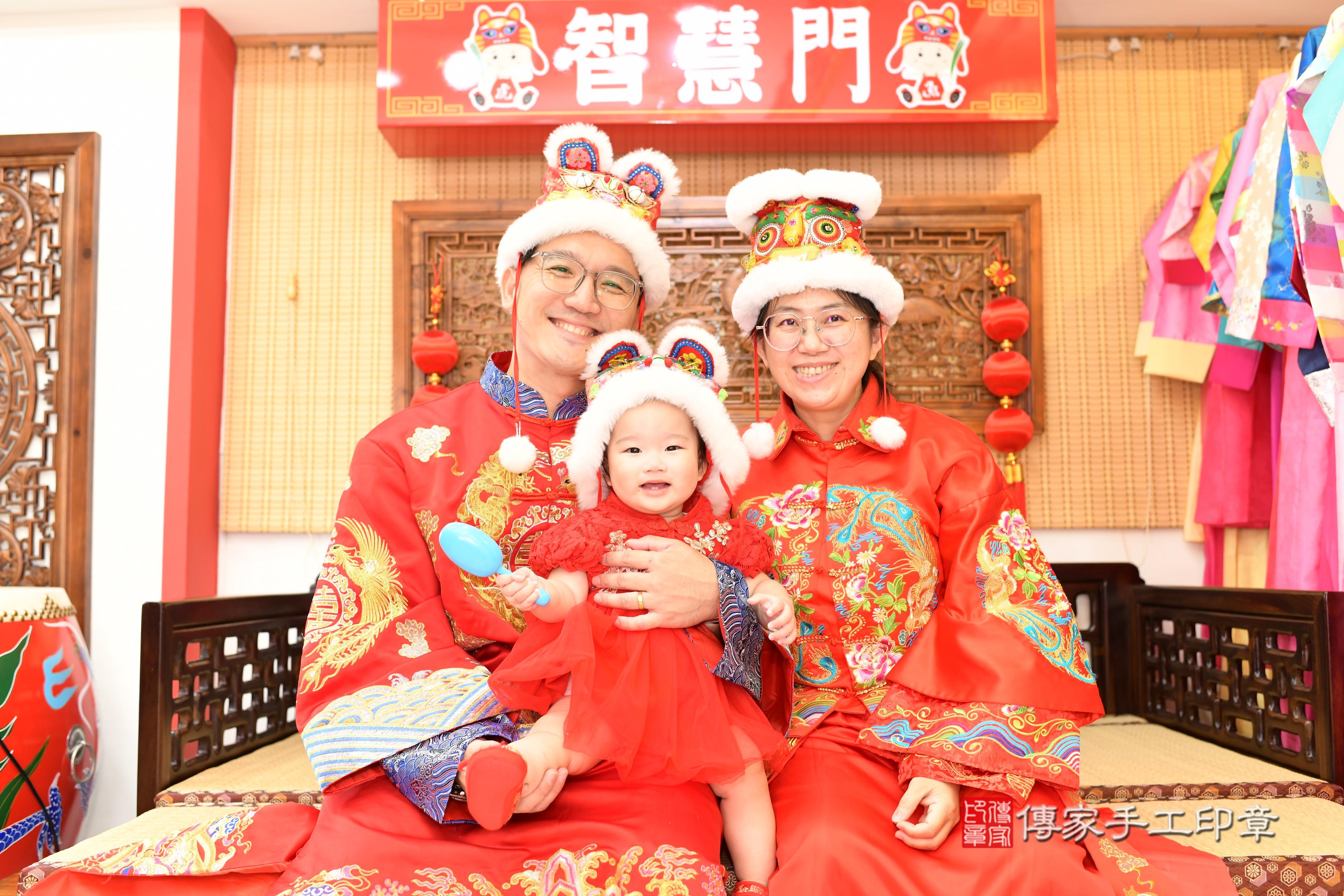 傳家手工印章台南店、抓周、度脺、中國風會場、傳家嬰兒古禮、吉祥話、抓周道具物品24種、拍照。抓周證書。寶寶抓周、滿周歲、生日快樂、祝福 傳家手工印章台南店、抓周、度脺、中國風會場、傳家嬰兒古禮、吉祥話、抓周道具物品24種、拍照。抓周證書。寶寶抓周、滿周歲、生日快樂、祝福