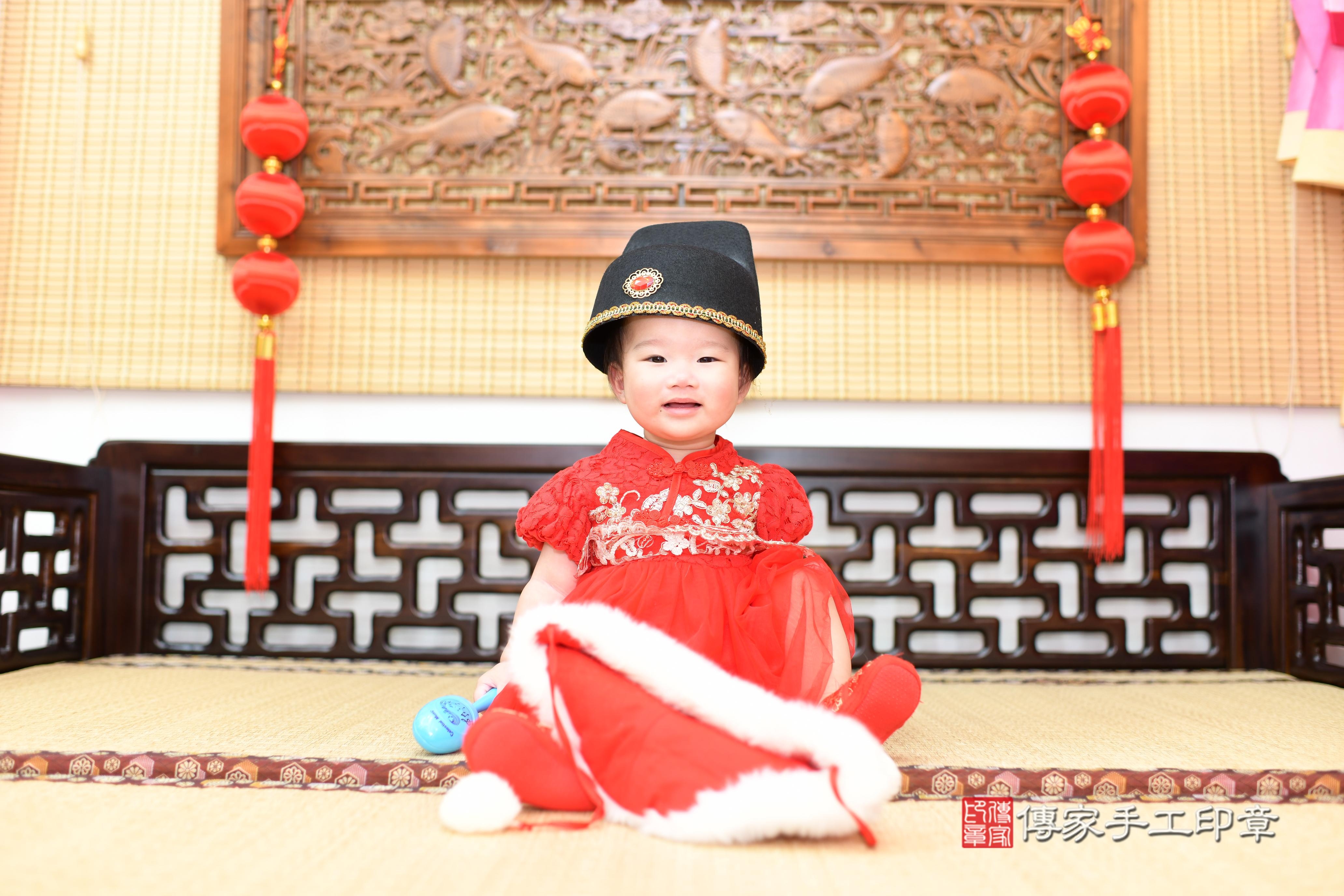 傳家手工印章台南店、抓周、度脺、中國風會場、傳家嬰兒古禮、吉祥話、抓周道具物品24種、拍照。抓周證書。寶寶抓周、滿周歲、生日快樂、祝福 傳家手工印章台南店、抓周、度脺、中國風會場、傳家嬰兒古禮、吉祥話、抓周道具物品24種、拍照。抓周證書。寶寶抓周、滿周歲、生日快樂、祝福