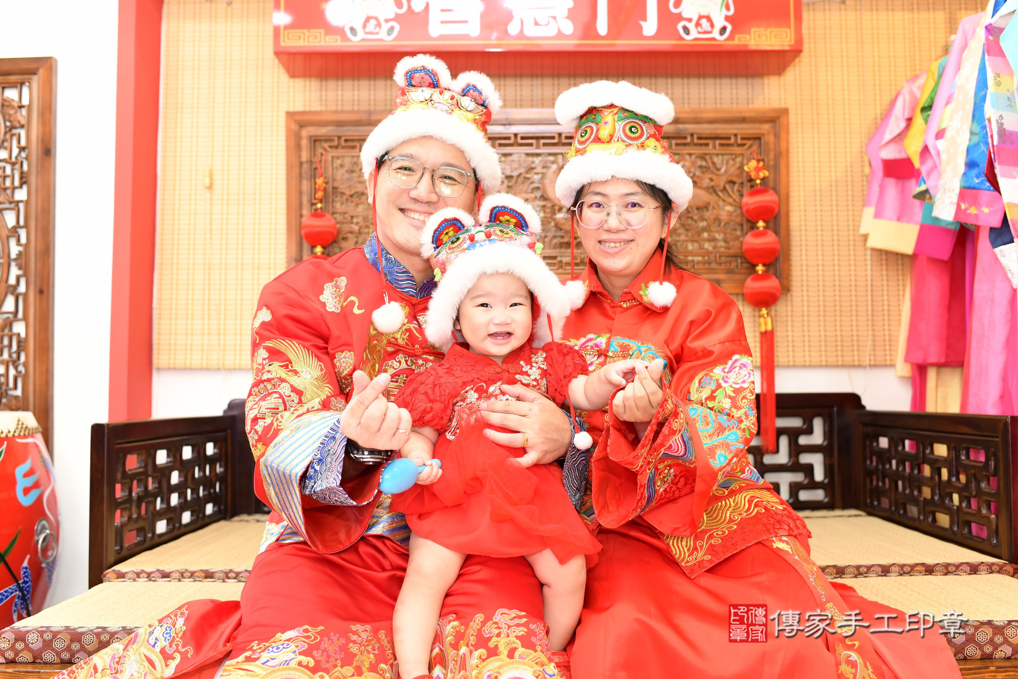 傳家手工印章台南店、抓周、度脺、中國風會場、傳家嬰兒古禮、吉祥話、抓周道具物品24種、拍照。抓周證書。寶寶抓周、滿周歲、生日快樂、祝福 傳家手工印章台南店、抓周、度脺、中國風會場、傳家嬰兒古禮、吉祥話、抓周道具物品24種、拍照。抓周證書。寶寶抓周、滿周歲、生日快樂、祝福