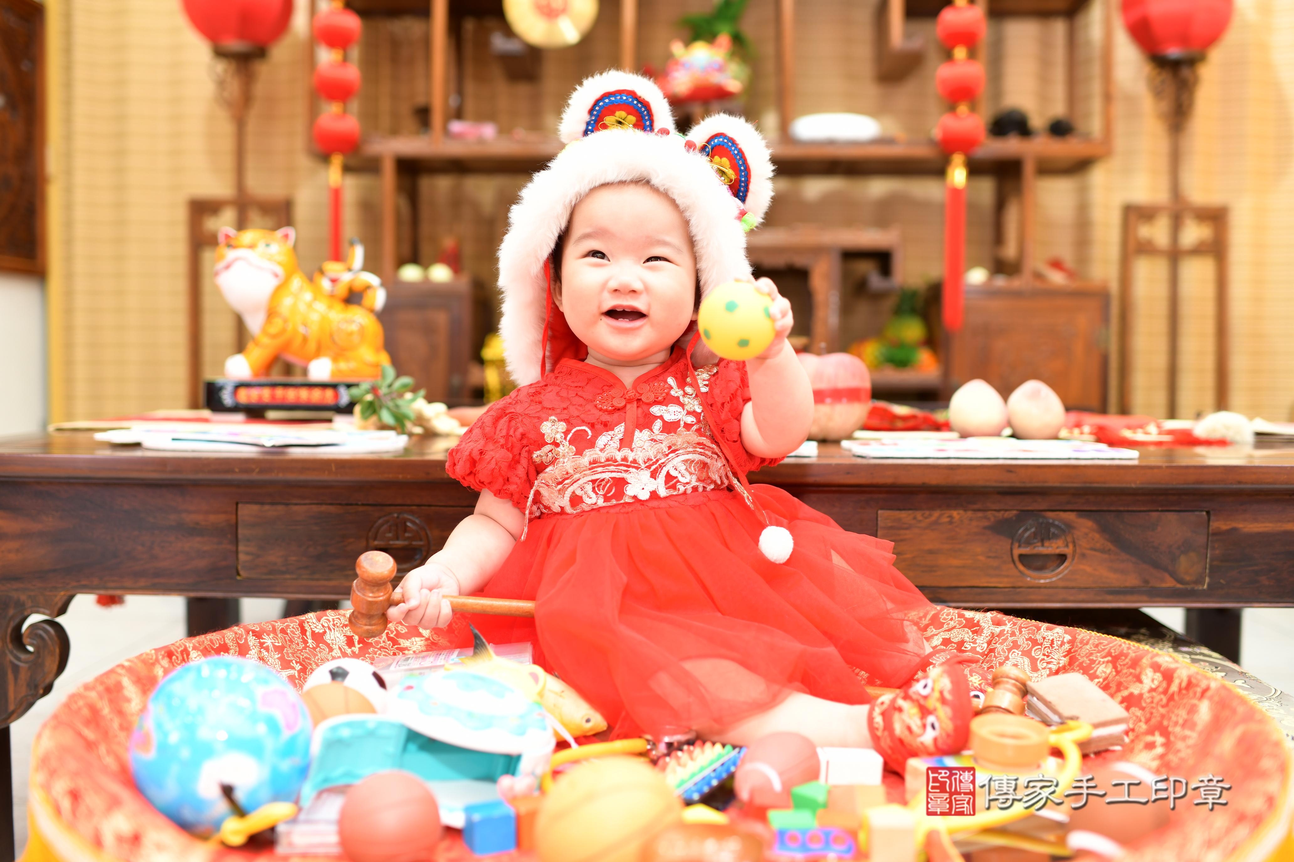 傳家手工印章台南店、抓周、度脺、中國風會場、傳家嬰兒古禮、吉祥話、抓周道具物品24種、拍照。抓周證書。寶寶抓周、滿周歲、生日快樂、祝福 傳家手工印章台南店、抓周、度脺、中國風會場、傳家嬰兒古禮、吉祥話、抓周道具物品24種、拍照。抓周證書。寶寶抓周、滿周歲、生日快樂、祝福