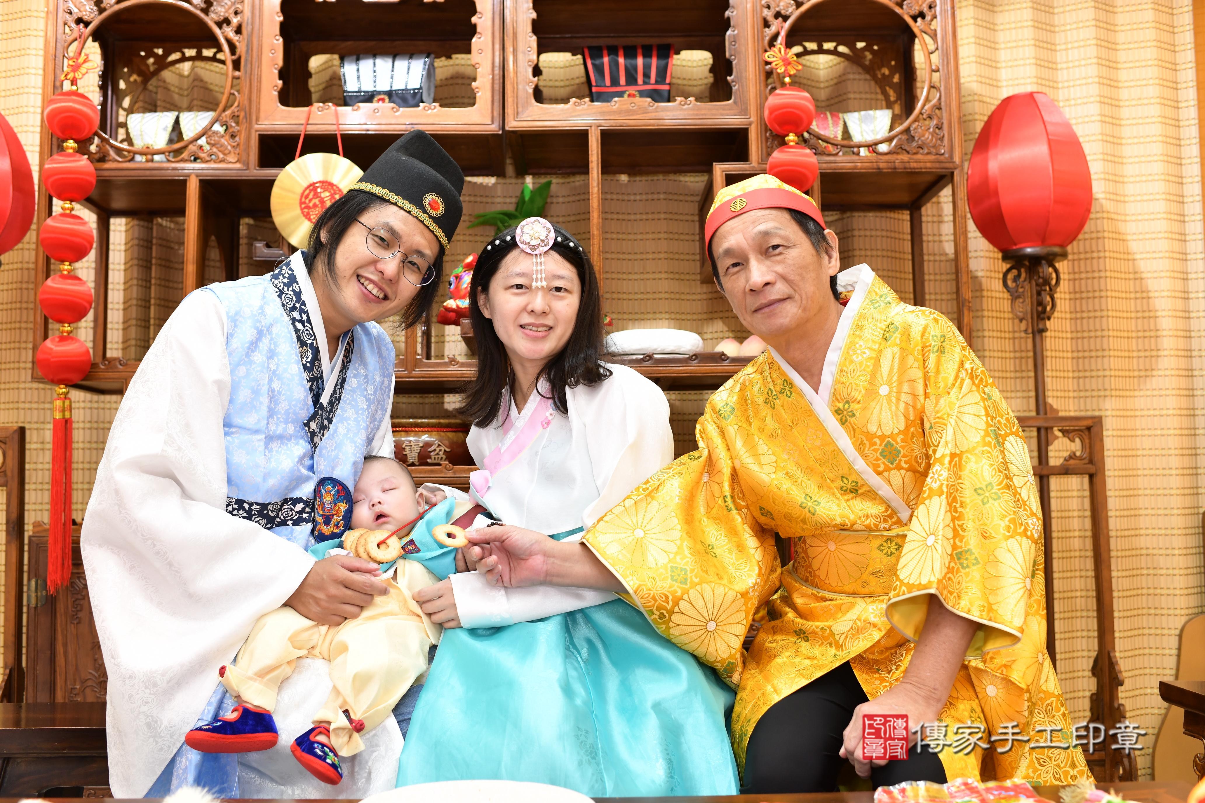 傳家手工印章台南店、抓周、度脺、中國風會場、傳家嬰兒古禮、吉祥話、抓周道具物品24種、拍照。抓周證書。寶寶抓周、滿周歲、生日快樂、祝福 傳家手工印章台南店、抓周、度脺、中國風會場、傳家嬰兒古禮、吉祥話、抓周道具物品24種、拍照。抓周證書。寶寶抓周、滿周歲、生日快樂、祝福