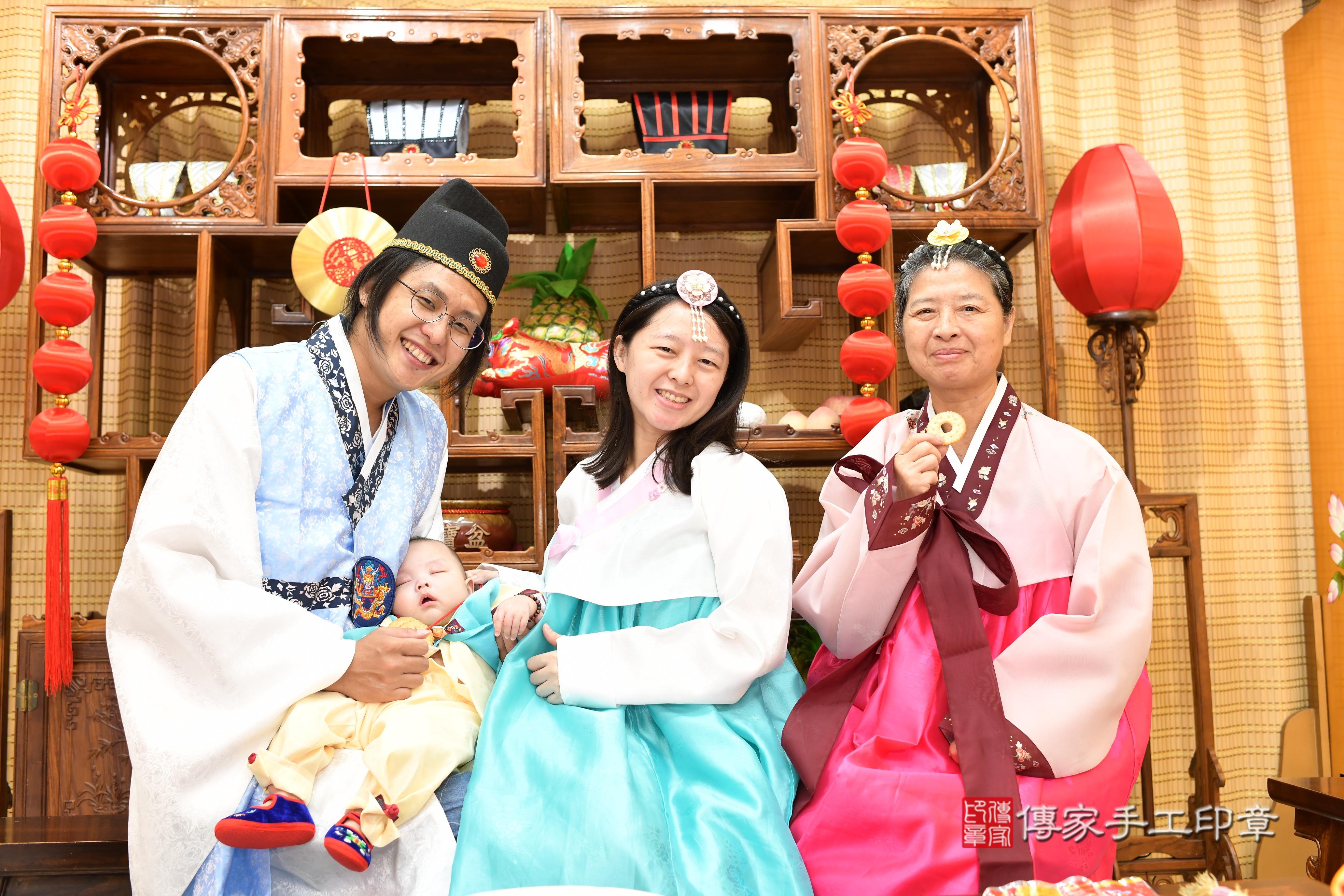 傳家手工印章台南店、抓周、度脺、中國風會場、傳家嬰兒古禮、吉祥話、抓周道具物品24種、拍照。抓周證書。寶寶抓周、滿周歲、生日快樂、祝福 傳家手工印章台南店、抓周、度脺、中國風會場、傳家嬰兒古禮、吉祥話、抓周道具物品24種、拍照。抓周證書。寶寶抓周、滿周歲、生日快樂、祝福