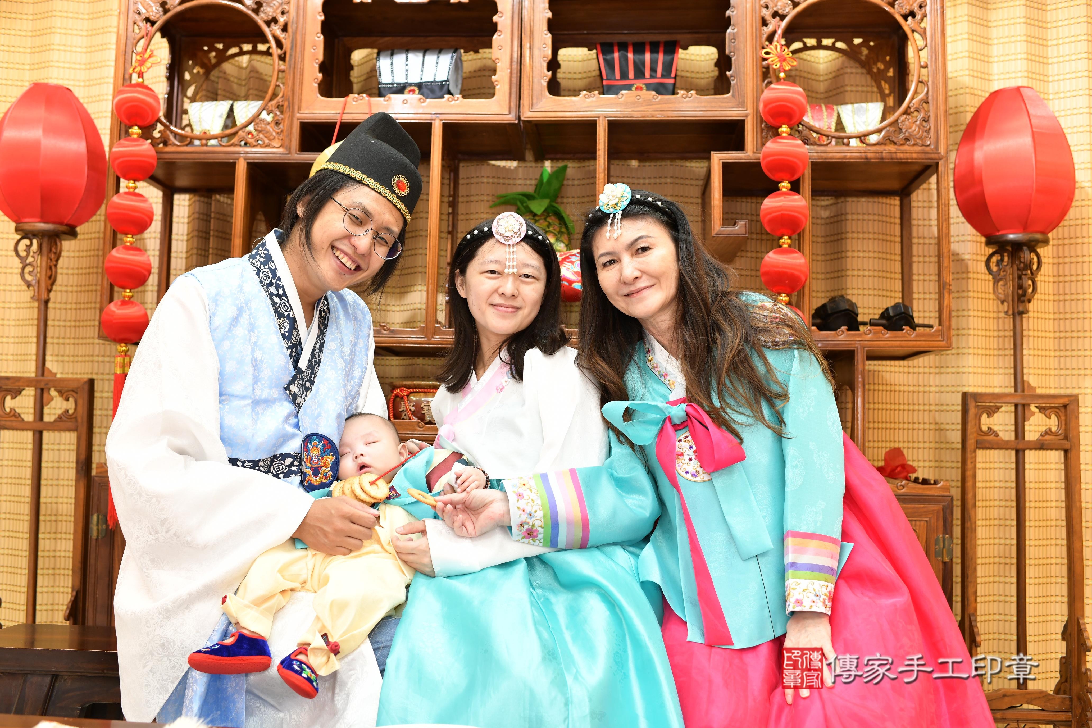 傳家手工印章台南店、抓周、度脺、中國風會場、傳家嬰兒古禮、吉祥話、抓周道具物品24種、拍照。抓周證書。寶寶抓周、滿周歲、生日快樂、祝福 傳家手工印章台南店、抓周、度脺、中國風會場、傳家嬰兒古禮、吉祥話、抓周道具物品24種、拍照。抓周證書。寶寶抓周、滿周歲、生日快樂、祝福