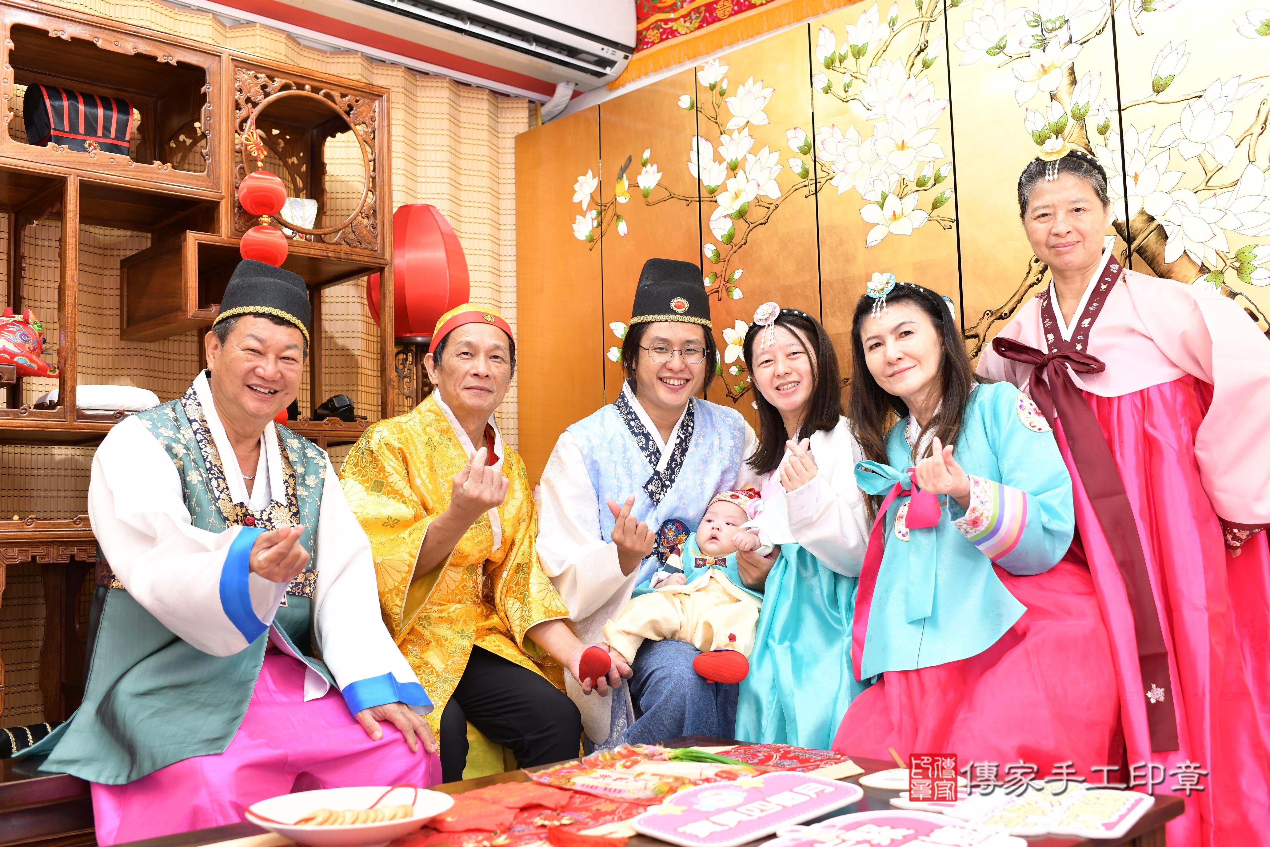 傳家手工印章台南店、抓周、度脺、中國風會場、傳家嬰兒古禮、吉祥話、抓周道具物品24種、拍照。抓周證書。寶寶抓周、滿周歲、生日快樂、祝福 傳家手工印章台南店、抓周、度脺、中國風會場、傳家嬰兒古禮、吉祥話、抓周道具物品24種、拍照。抓周證書。寶寶抓周、滿周歲、生日快樂、祝福