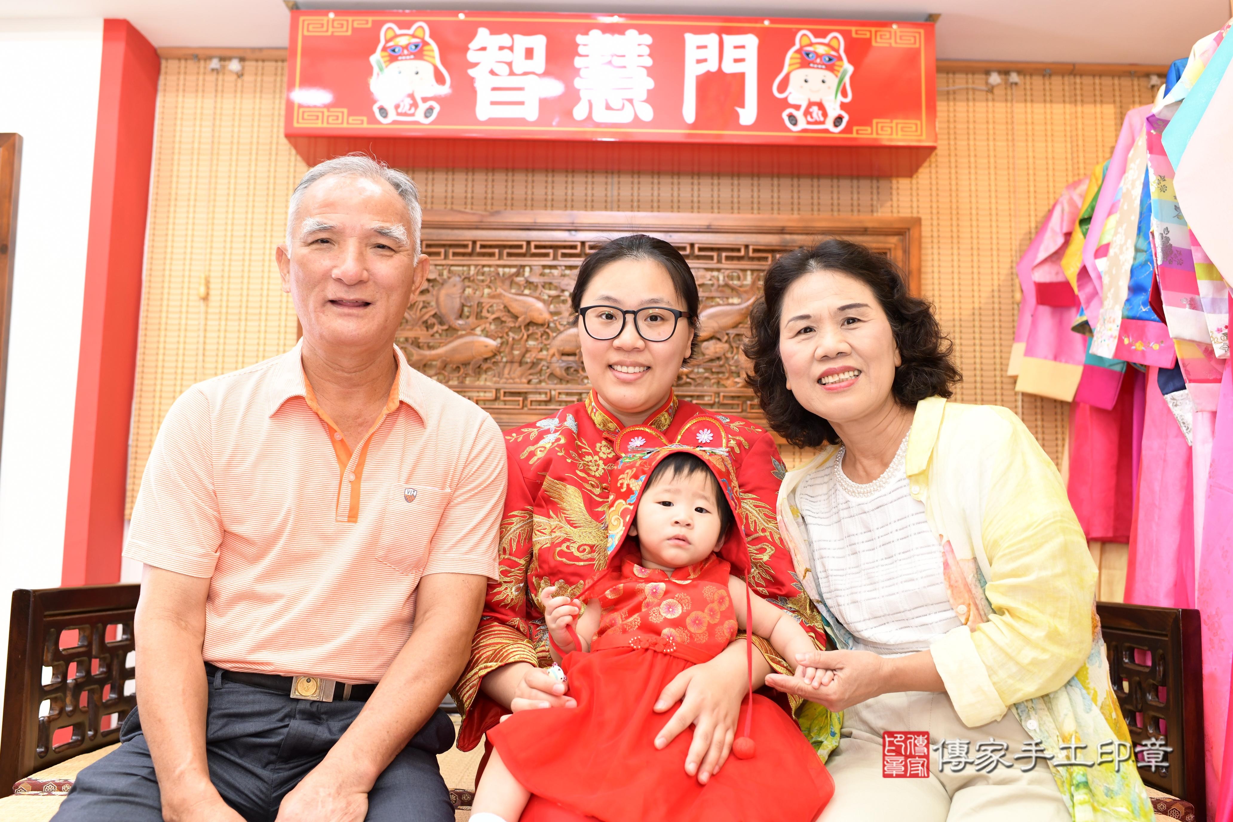 傳家手工印章台南店、抓周、度脺、中國風會場、傳家嬰兒古禮、吉祥話、抓周道具物品24種、拍照。抓周證書。寶寶抓周、滿周歲、生日快樂、祝福 傳家手工印章台南店、抓周、度脺、中國風會場、傳家嬰兒古禮、吉祥話、抓周道具物品24種、拍照。抓周證書。寶寶抓周、滿周歲、生日快樂、祝福