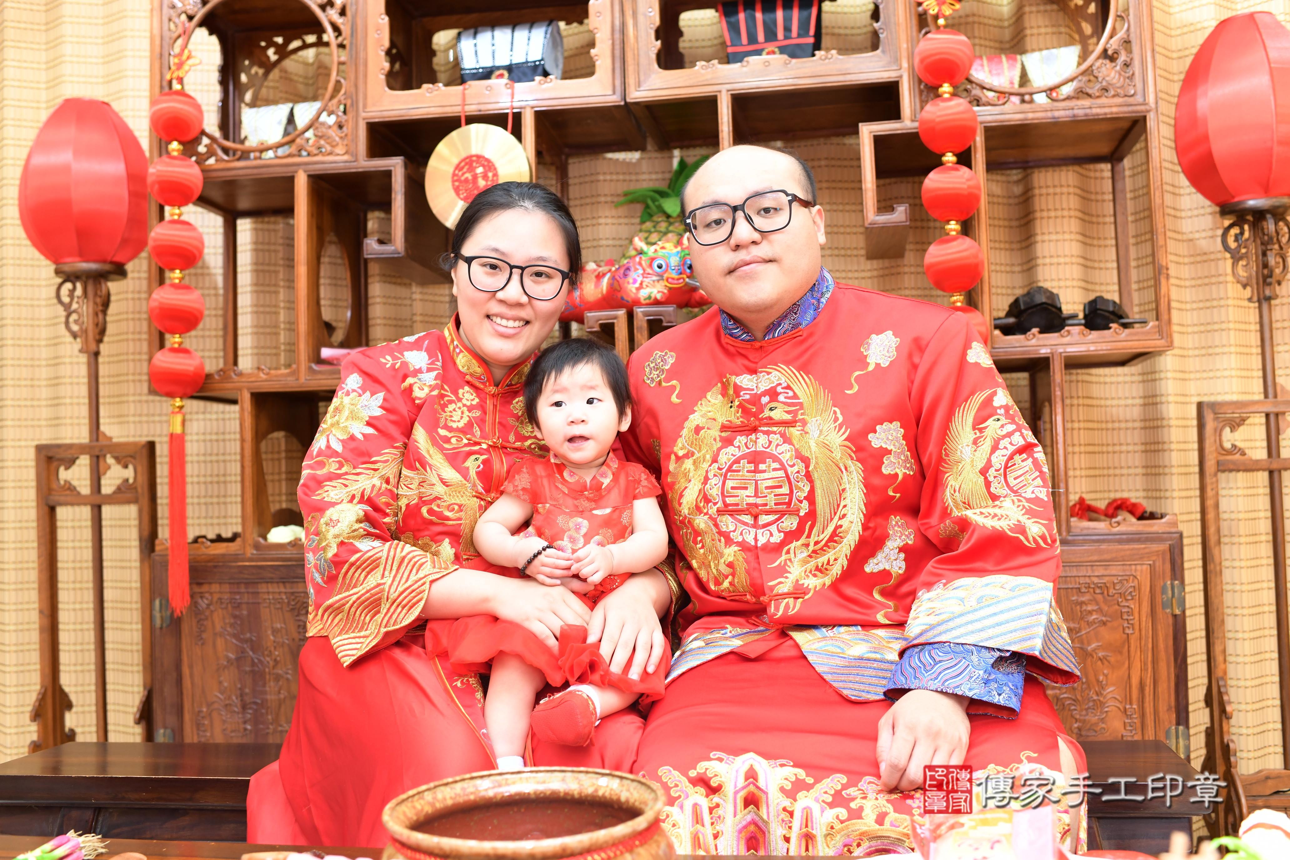 傳家手工印章台南店、抓周、度脺、中國風會場、傳家嬰兒古禮、吉祥話、抓周道具物品24種、拍照。抓周證書。寶寶抓周、滿周歲、生日快樂、祝福 傳家手工印章台南店、抓周、度脺、中國風會場、傳家嬰兒古禮、吉祥話、抓周道具物品24種、拍照。抓周證書。寶寶抓周、滿周歲、生日快樂、祝福