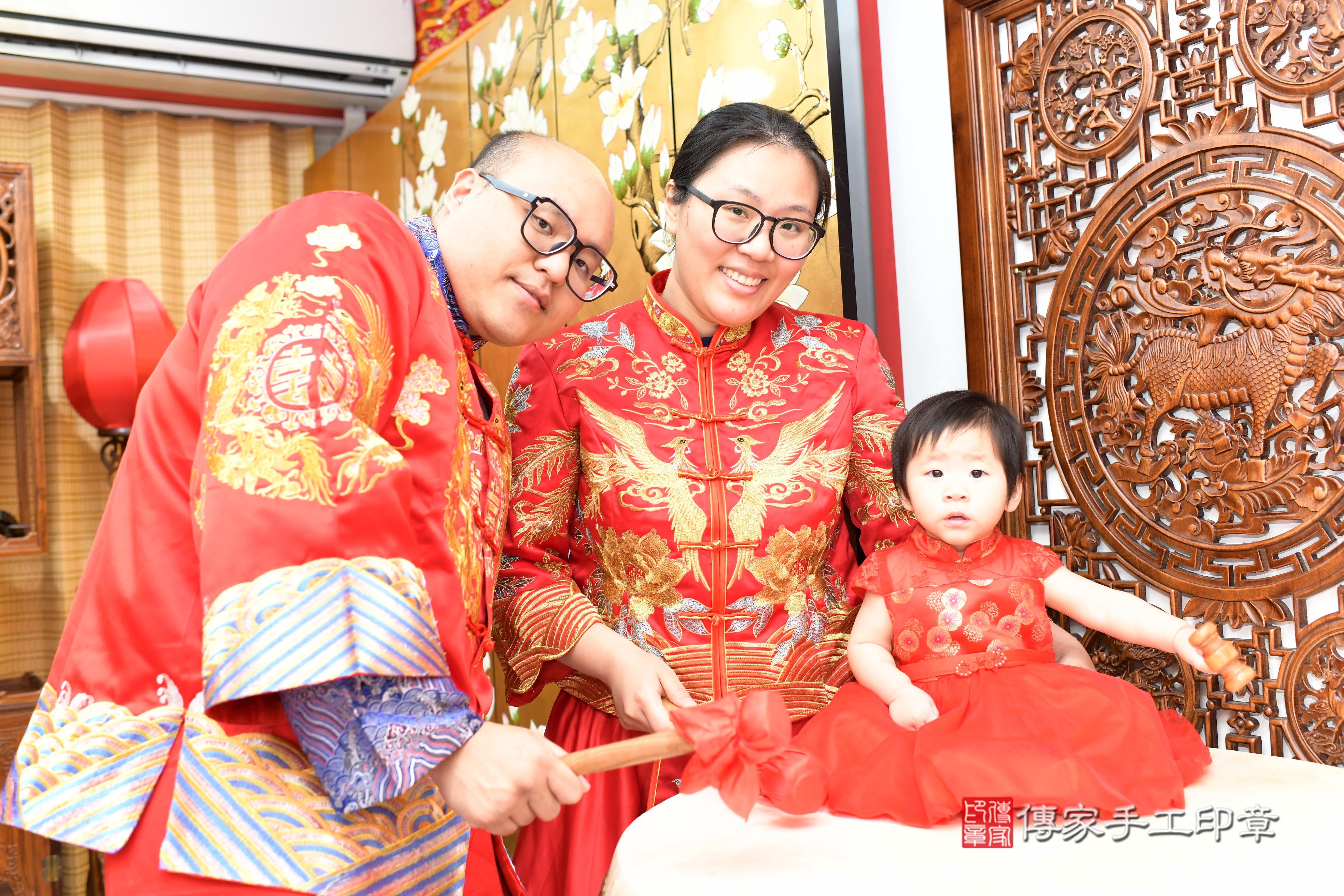 傳家手工印章台南店、抓周、度脺、中國風會場、傳家嬰兒古禮、吉祥話、抓周道具物品24種、拍照。抓周證書。寶寶抓周、滿周歲、生日快樂、祝福 傳家手工印章台南店、抓周、度脺、中國風會場、傳家嬰兒古禮、吉祥話、抓周道具物品24種、拍照。抓周證書。寶寶抓周、滿周歲、生日快樂、祝福