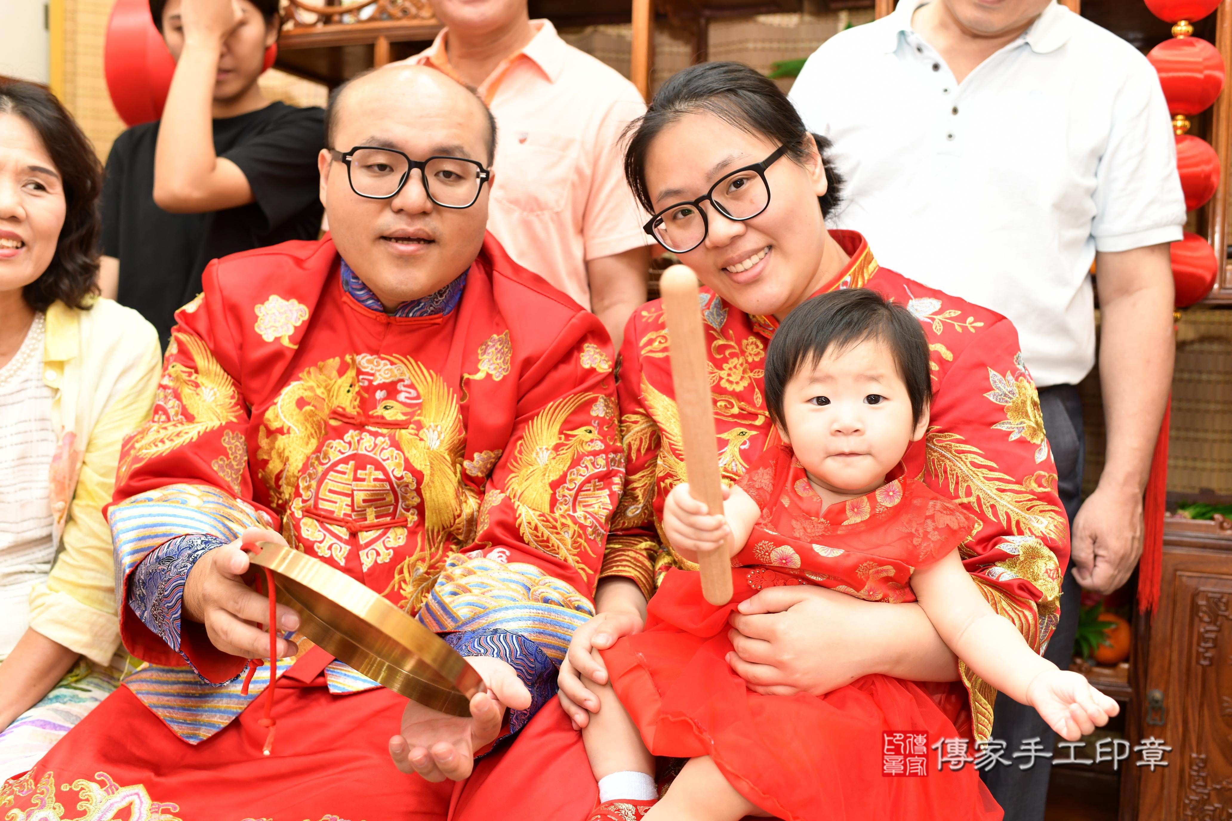 傳家手工印章台南店、抓周、度脺、中國風會場、傳家嬰兒古禮、吉祥話、抓周道具物品24種、拍照。抓周證書。寶寶抓周、滿周歲、生日快樂、祝福 傳家手工印章台南店、抓周、度脺、中國風會場、傳家嬰兒古禮、吉祥話、抓周道具物品24種、拍照。抓周證書。寶寶抓周、滿周歲、生日快樂、祝福