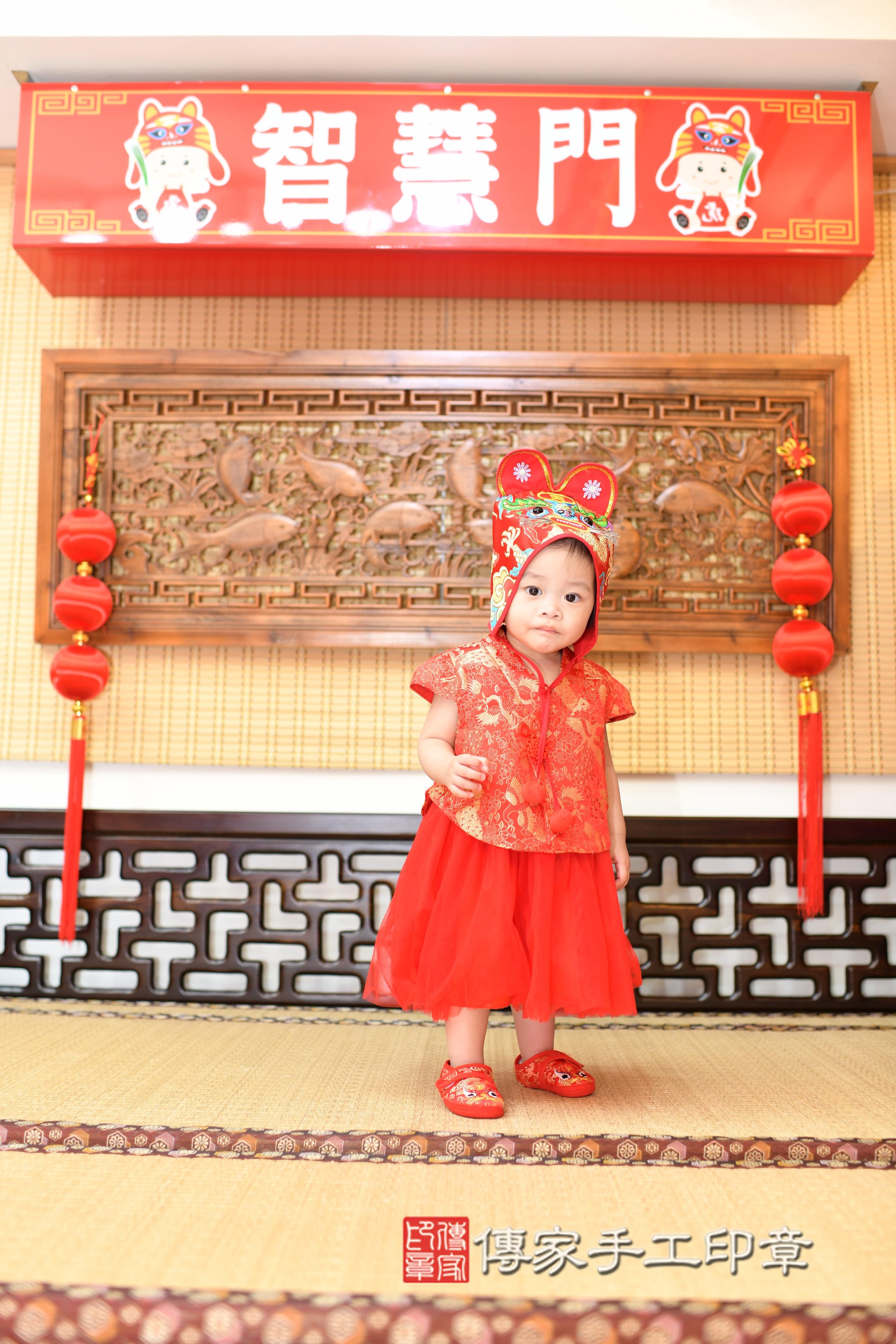 傳家手工印章台南店、抓周、度脺、中國風會場、傳家嬰兒古禮、吉祥話、抓周道具物品24種、拍照。抓周證書。寶寶抓周、滿周歲、生日快樂、祝福 傳家手工印章台南店、抓周、度脺、中國風會場、傳家嬰兒古禮、吉祥話、抓周道具物品24種、拍照。抓周證書。寶寶抓周、滿周歲、生日快樂、祝福