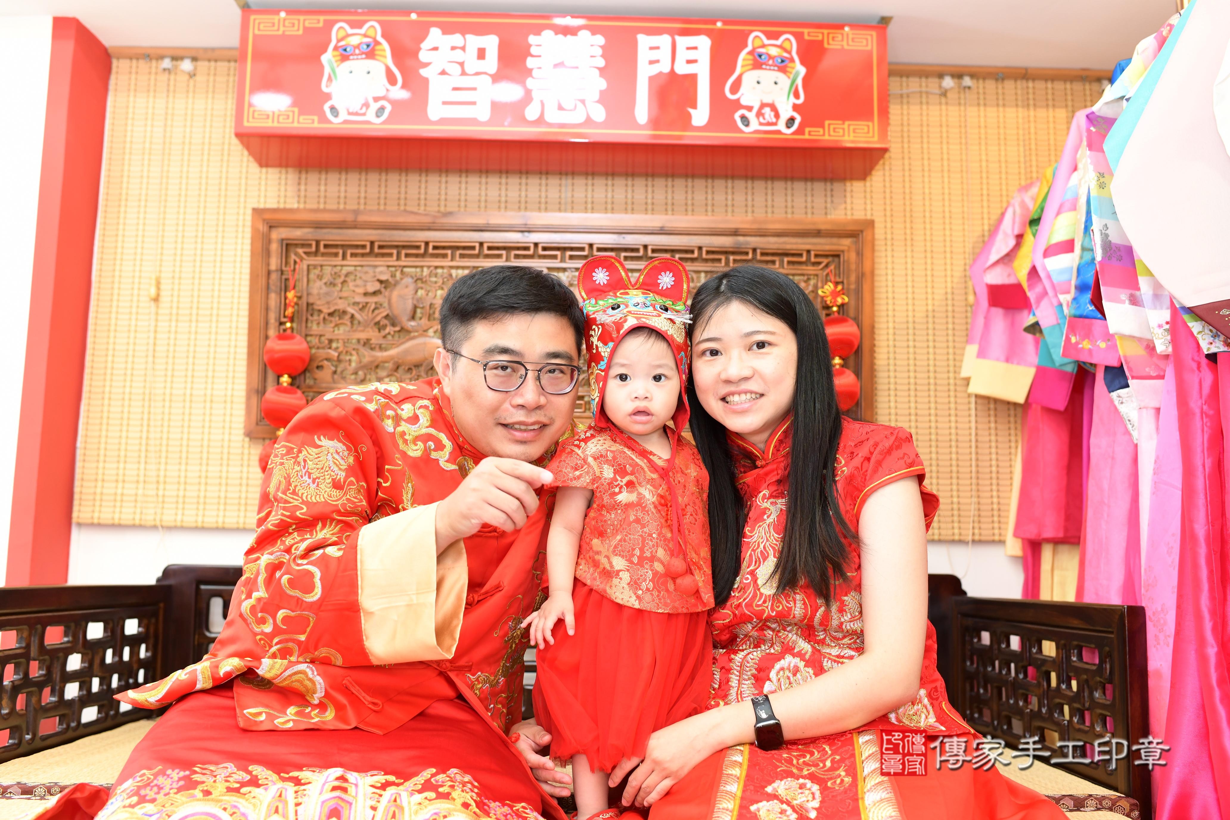 傳家手工印章台南店、抓周、度脺、中國風會場、傳家嬰兒古禮、吉祥話、抓周道具物品24種、拍照。抓周證書。寶寶抓周、滿周歲、生日快樂、祝福 傳家手工印章台南店、抓周、度脺、中國風會場、傳家嬰兒古禮、吉祥話、抓周道具物品24種、拍照。抓周證書。寶寶抓周、滿周歲、生日快樂、祝福