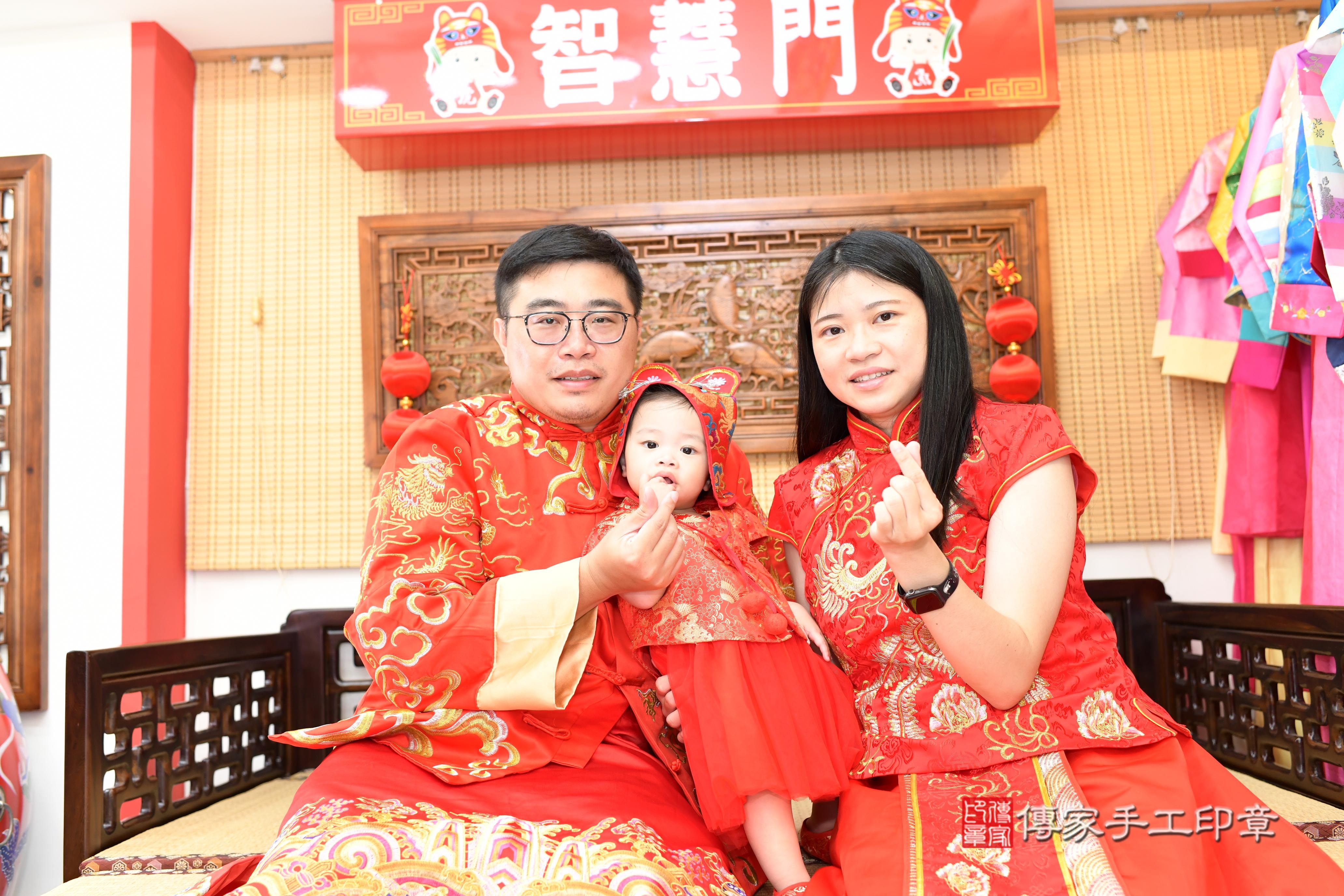 傳家手工印章台南店、抓周、度脺、中國風會場、傳家嬰兒古禮、吉祥話、抓周道具物品24種、拍照。抓周證書。寶寶抓周、滿周歲、生日快樂、祝福 傳家手工印章台南店、抓周、度脺、中國風會場、傳家嬰兒古禮、吉祥話、抓周道具物品24種、拍照。抓周證書。寶寶抓周、滿周歲、生日快樂、祝福