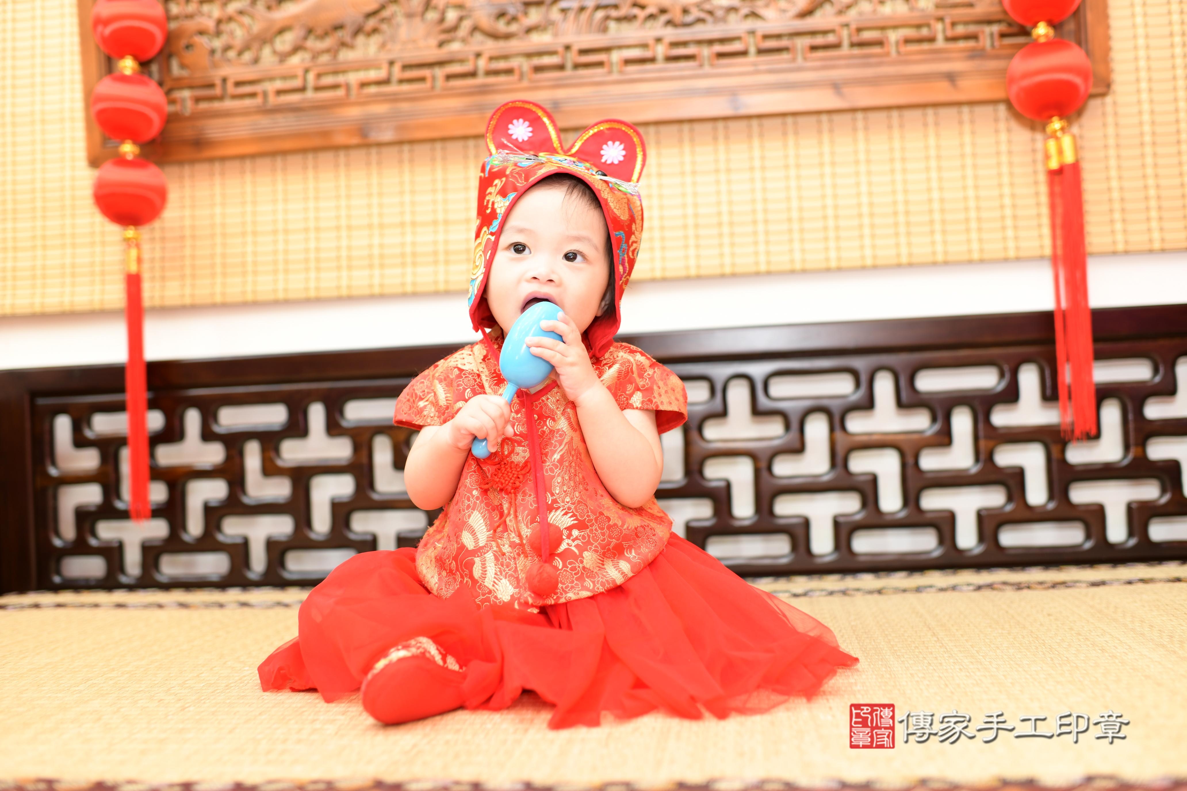 傳家手工印章台南店、抓周、度脺、中國風會場、傳家嬰兒古禮、吉祥話、抓周道具物品24種、拍照。抓周證書。寶寶抓周、滿周歲、生日快樂、祝福 傳家手工印章台南店、抓周、度脺、中國風會場、傳家嬰兒古禮、吉祥話、抓周道具物品24種、拍照。抓周證書。寶寶抓周、滿周歲、生日快樂、祝福