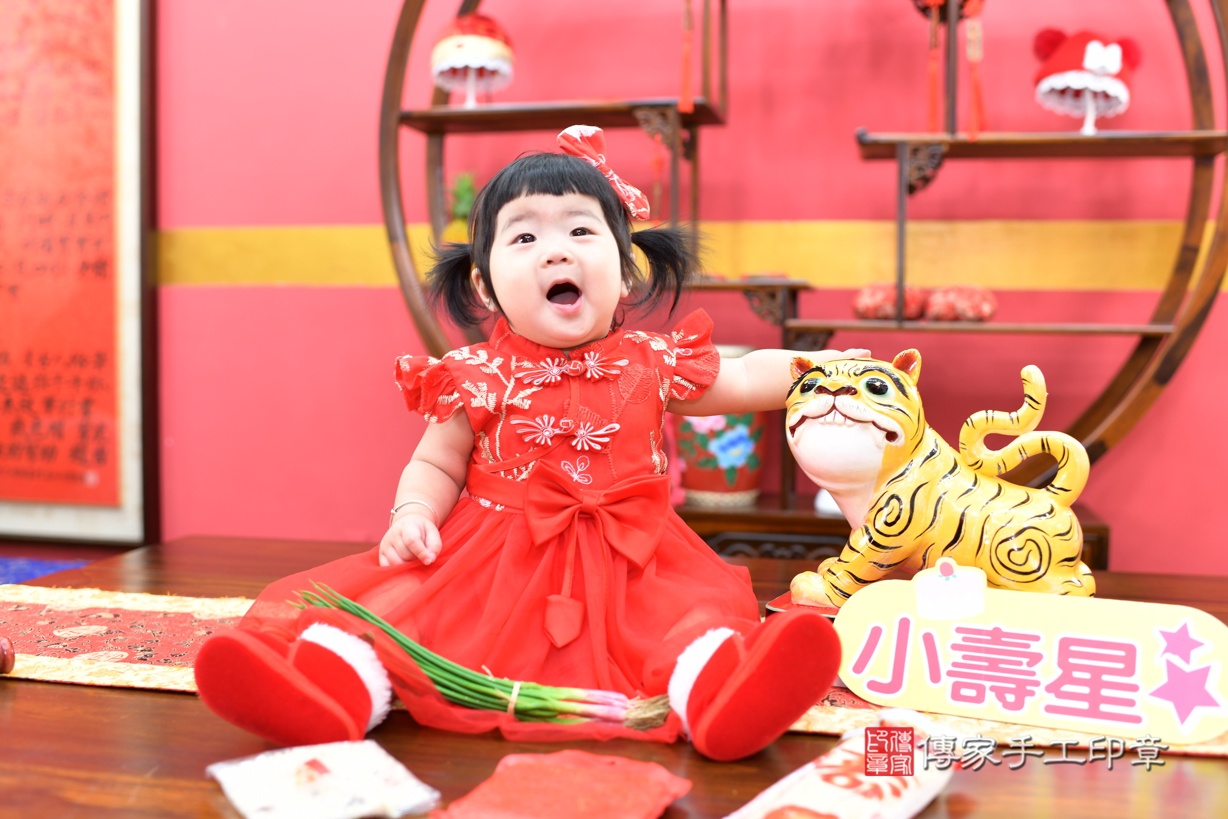 新北市永和區瑄瑄寶寶抓周推薦:傳家新北店抓周度脺中國風會場,嬰兒古禮抓周流程儀式吉祥話、抓周道具物品24種、拍照。抓周證書。2025.7.5,照片7 新北市永和區瑄瑄寶寶抓周推薦:傳家新北店抓周度脺中國風會場,嬰兒古禮抓周流程儀式吉祥話、抓周道具物品24種、拍照。抓周證書。2025.7.5,照片7