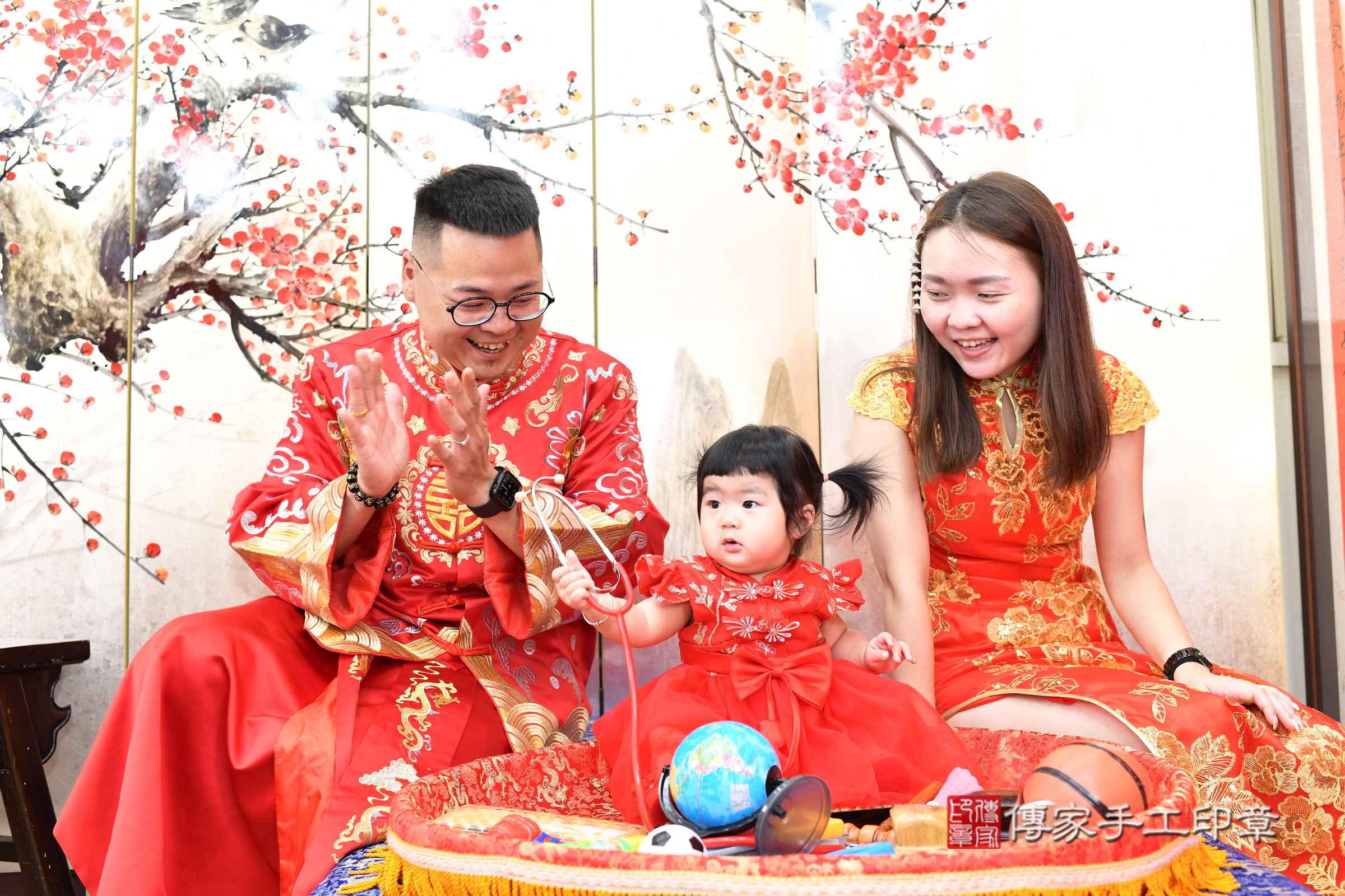 新北市永和區瑄瑄寶寶抓周推薦:傳家新北店抓周度脺中國風會場,嬰兒古禮抓周流程儀式吉祥話、抓周道具物品24種、拍照。抓周證書。2025.7.5,照片4 新北市永和區瑄瑄寶寶抓周推薦:傳家新北店抓周度脺中國風會場,嬰兒古禮抓周流程儀式吉祥話、抓周道具物品24種、拍照。抓周證書。2025.7.5,照片4