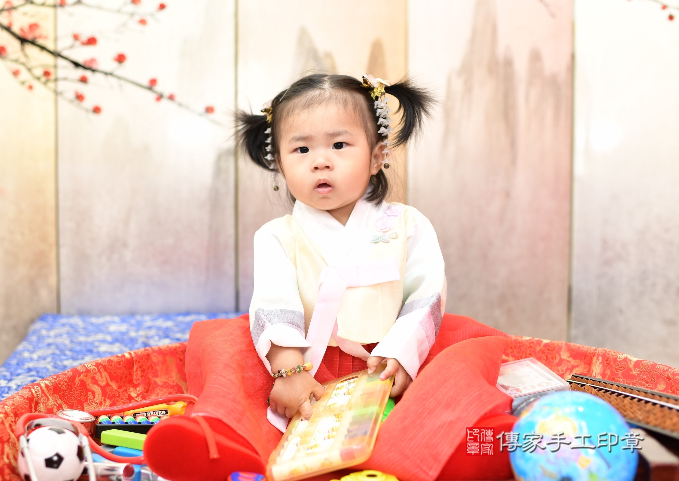 新北市永和區昀昀寶寶抓周推薦:傳家新北店抓周度脺中國風會場,嬰兒古禮抓周流程儀式吉祥話、抓周道具物品24種、拍照。抓周證書。2025.6.28,照片9 新北市永和區昀昀寶寶抓周推薦:傳家新北店抓周度脺中國風會場,嬰兒古禮抓周流程儀式吉祥話、抓周道具物品24種、拍照。抓周證書。2025.6.28,照片9