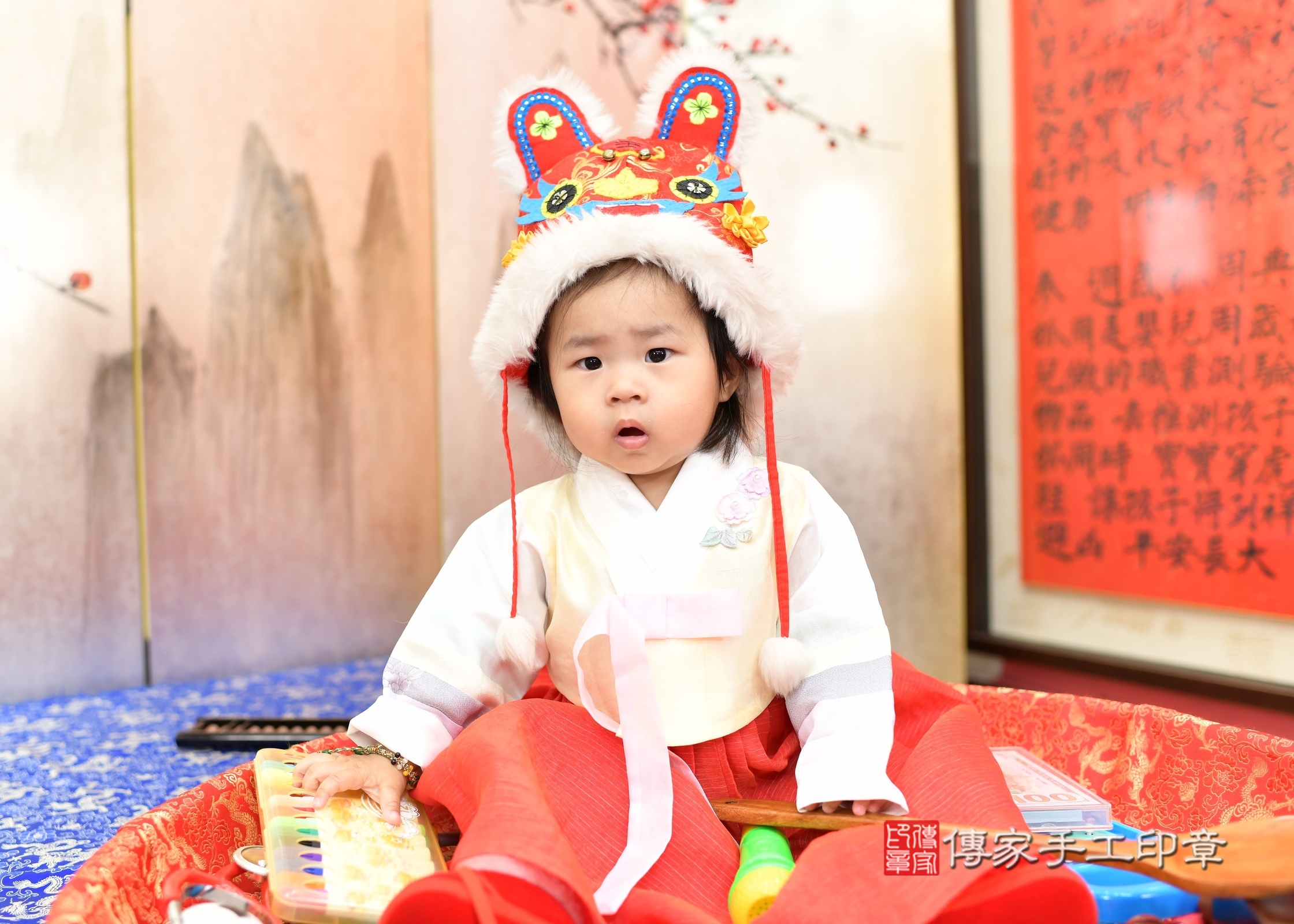 新北市永和區昀昀寶寶抓周推薦:傳家新北店抓周度脺中國風會場,嬰兒古禮抓周流程儀式吉祥話、抓周道具物品24種、拍照。抓周證書。2025.6.28,照片11 新北市永和區昀昀寶寶抓周推薦:傳家新北店抓周度脺中國風會場,嬰兒古禮抓周流程儀式吉祥話、抓周道具物品24種、拍照。抓周證書。2025.6.28,照片11