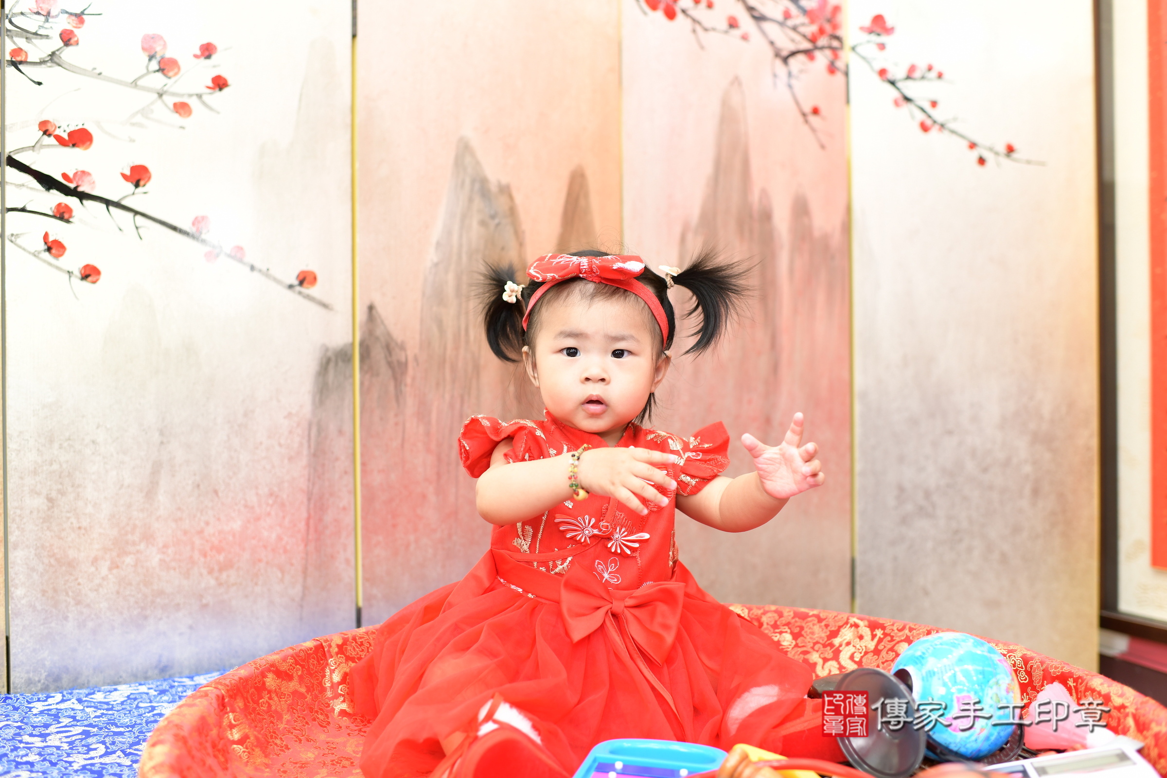 新北市永和區昀昀寶寶抓周推薦:傳家新北店抓周度脺中國風會場,嬰兒古禮抓周流程儀式吉祥話、抓周道具物品24種、拍照。抓周證書。2025.6.28,照片6 新北市永和區昀昀寶寶抓周推薦:傳家新北店抓周度脺中國風會場,嬰兒古禮抓周流程儀式吉祥話、抓周道具物品24種、拍照。抓周證書。2025.6.28,照片6