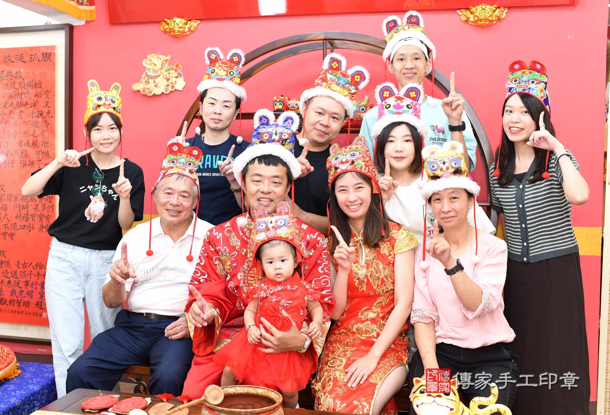 新北市永和區昀昀寶寶抓周推薦:傳家新北店抓周度脺中國風會場,嬰兒古禮抓周流程儀式吉祥話、抓周道具物品24種、拍照。抓周證書。2025.6.28,照片21 新北市永和區昀昀寶寶抓周推薦:傳家新北店抓周度脺中國風會場,嬰兒古禮抓周流程儀式吉祥話、抓周道具物品24種、拍照。抓周證書。2025.6.28,照片21