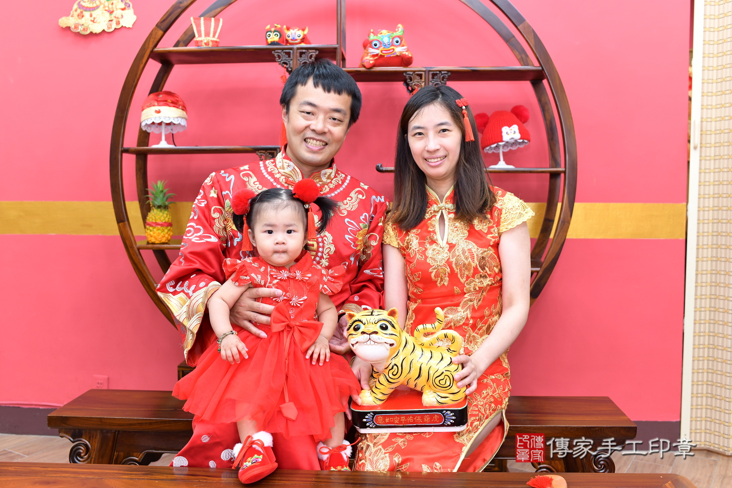 新北市永和區昀昀寶寶抓周推薦:傳家新北店抓周度脺中國風會場,嬰兒古禮抓周流程儀式吉祥話、抓周道具物品24種、拍照。抓周證書。2025.6.28,照片14 新北市永和區昀昀寶寶抓周推薦:傳家新北店抓周度脺中國風會場,嬰兒古禮抓周流程儀式吉祥話、抓周道具物品24種、拍照。抓周證書。2025.6.28,照片14