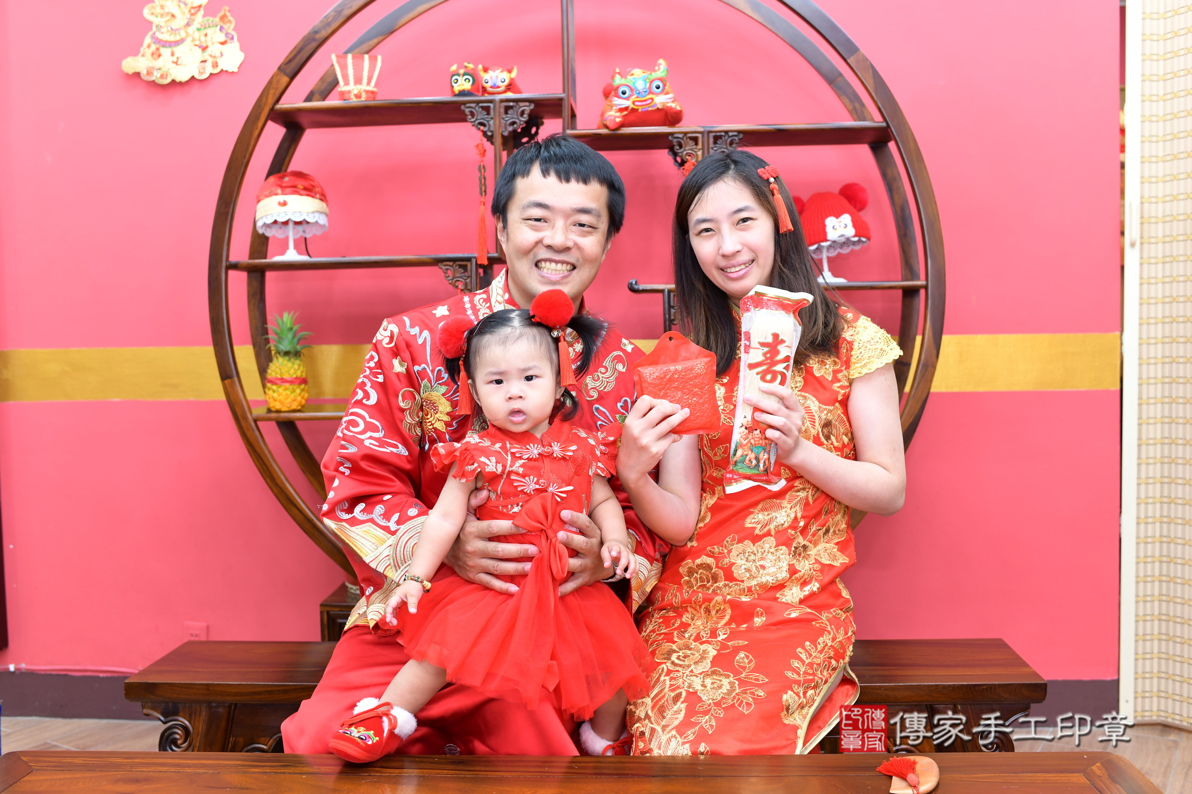 新北市永和區昀昀寶寶抓周推薦:傳家新北店抓周度脺中國風會場,嬰兒古禮抓周流程儀式吉祥話、抓周道具物品24種、拍照。抓周證書。2025.6.28,照片17 新北市永和區昀昀寶寶抓周推薦:傳家新北店抓周度脺中國風會場,嬰兒古禮抓周流程儀式吉祥話、抓周道具物品24種、拍照。抓周證書。2025.6.28,照片17