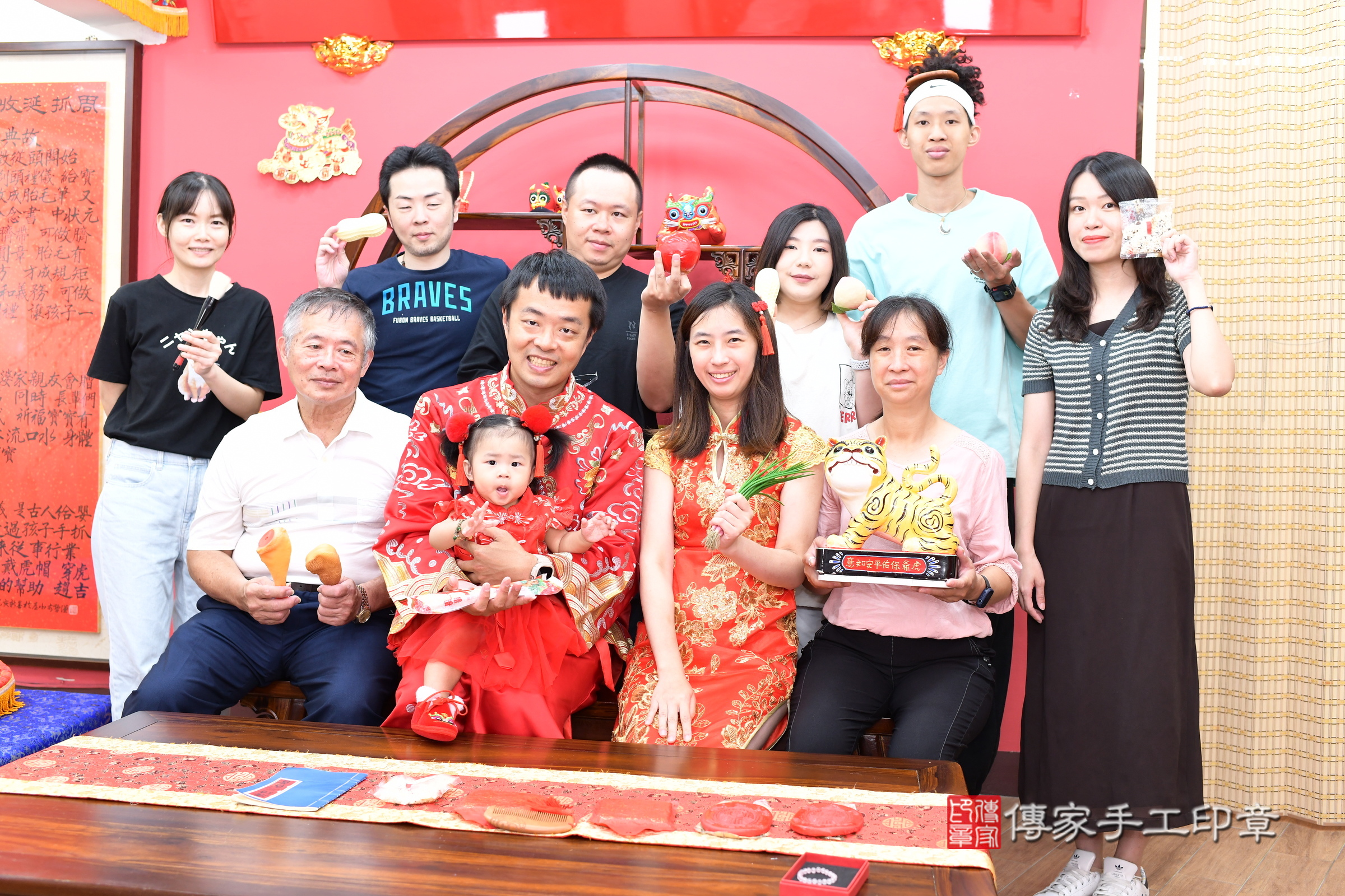 新北市永和區昀昀寶寶抓周推薦:傳家新北店抓周度脺中國風會場,嬰兒古禮抓周流程儀式吉祥話、抓周道具物品24種、拍照。抓周證書。2025.6.28,照片20 新北市永和區昀昀寶寶抓周推薦:傳家新北店抓周度脺中國風會場,嬰兒古禮抓周流程儀式吉祥話、抓周道具物品24種、拍照。抓周證書。2025.6.28,照片20