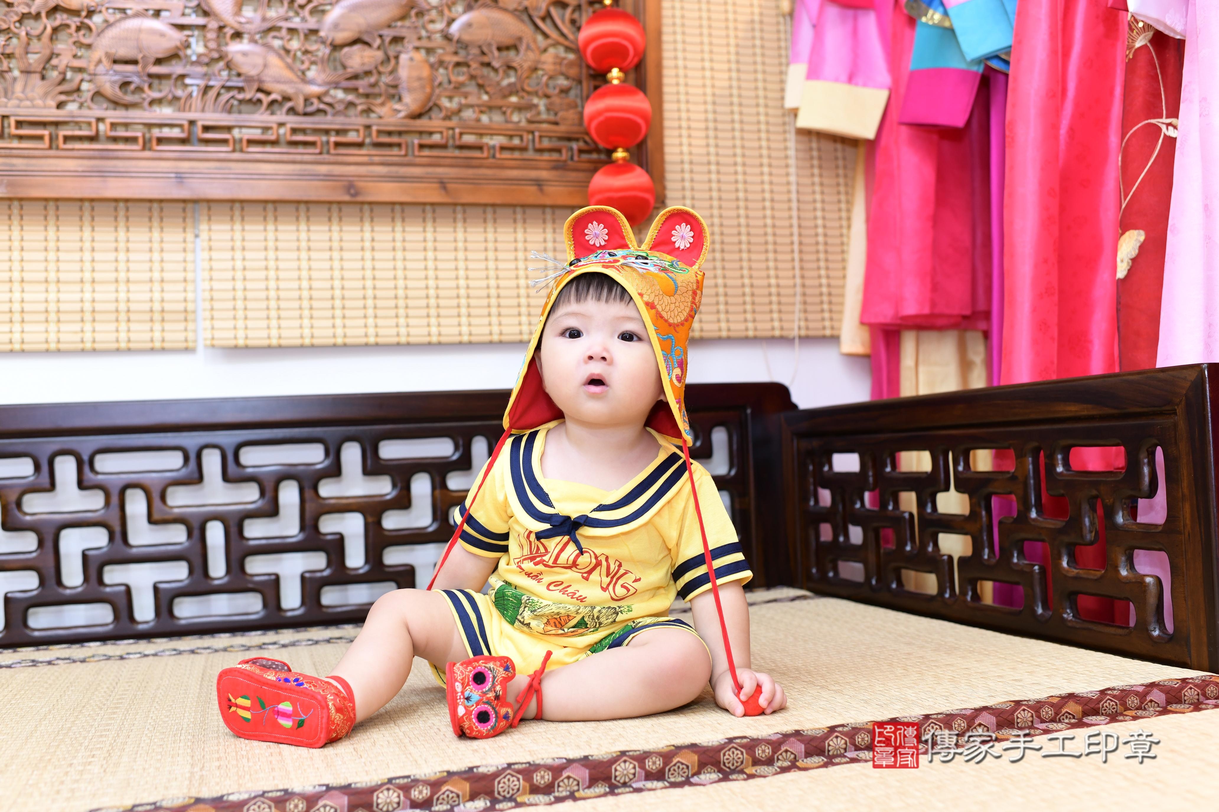 傳家手工印章台南店、抓周、度脺、中國風會場、傳家嬰兒古禮、吉祥話、抓周道具物品24種、拍照。抓周證書。寶寶抓周、滿周歲、生日快樂、祝福