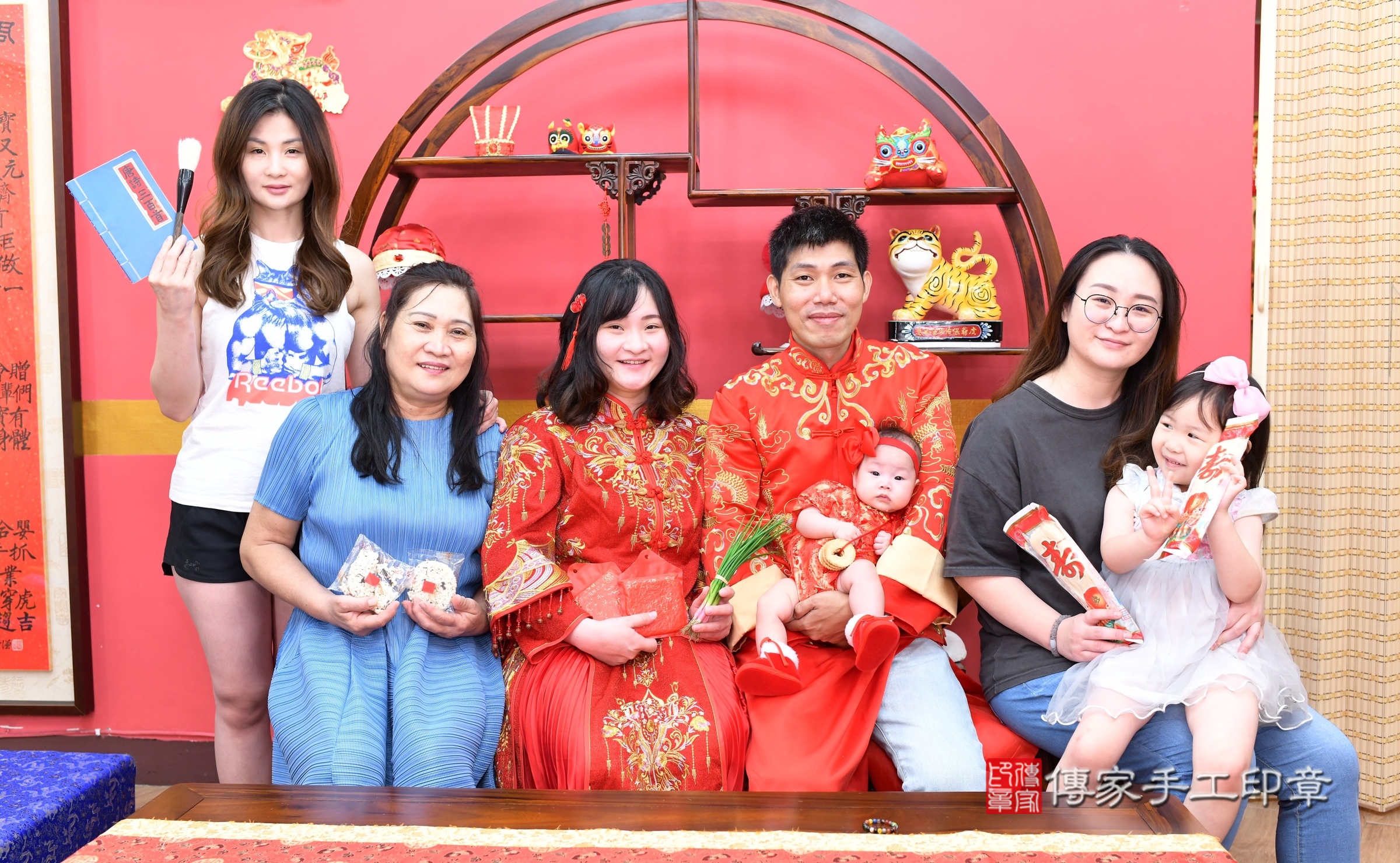 新北市永和區榛榛寶寶收涎推薦:傳家新北店收涎中國風會場,嬰兒古禮收涎收口水流程儀式、收涎吉祥話、收涎餅乾、收涎拍照。收涎證書。2025.7.26,照片9 新北市永和區榛榛寶寶收涎推薦:傳家新北店收涎中國風會場,嬰兒古禮收涎收口水流程儀式、收涎吉祥話、收涎餅乾、收涎拍照。收涎證書。2025.7.26,照片9