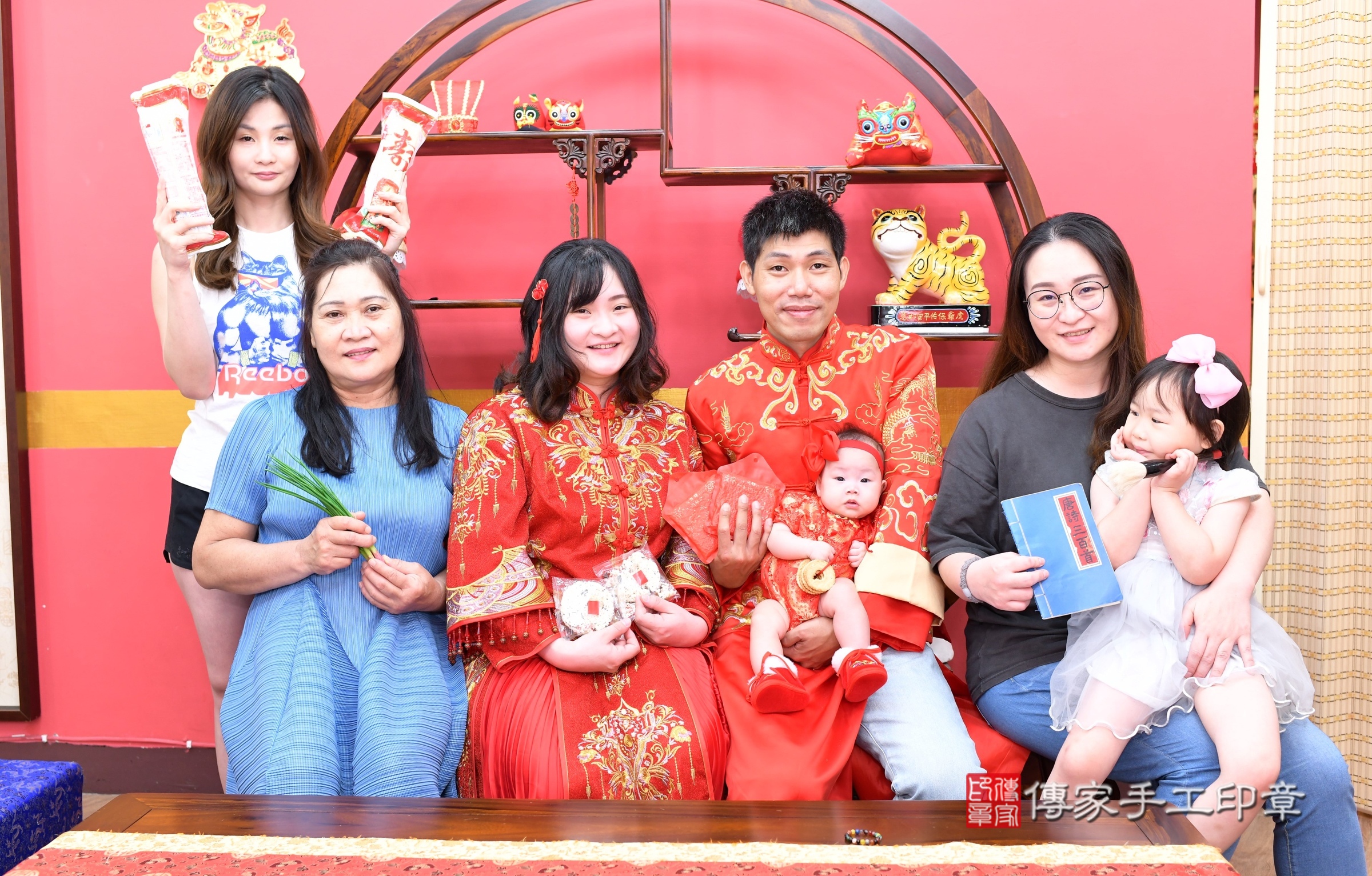 新北市永和區榛榛寶寶收涎推薦:傳家新北店收涎中國風會場,嬰兒古禮收涎收口水流程儀式、收涎吉祥話、收涎餅乾、收涎拍照。收涎證書。2025.7.26,照片10 新北市永和區榛榛寶寶收涎推薦:傳家新北店收涎中國風會場,嬰兒古禮收涎收口水流程儀式、收涎吉祥話、收涎餅乾、收涎拍照。收涎證書。2025.7.26,照片10