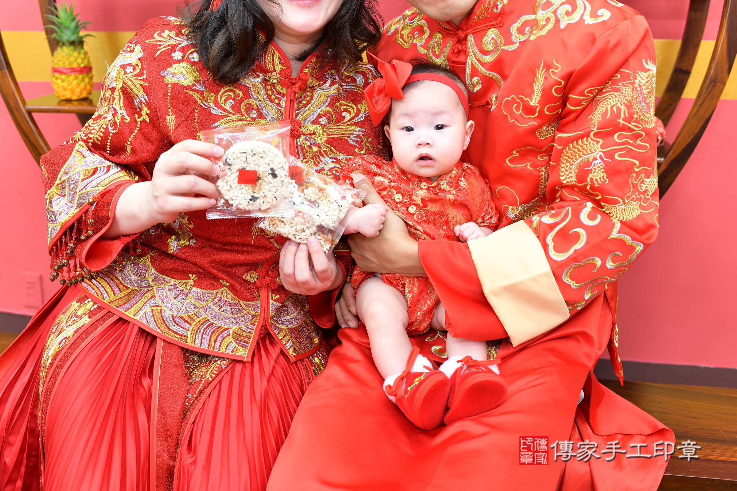 新北市永和區榛榛寶寶收涎推薦:傳家新北店收涎中國風會場,嬰兒古禮收涎收口水流程儀式、收涎吉祥話、收涎餅乾、收涎拍照。收涎證書。2025.7.26,照片5 新北市永和區榛榛寶寶收涎推薦:傳家新北店收涎中國風會場,嬰兒古禮收涎收口水流程儀式、收涎吉祥話、收涎餅乾、收涎拍照。收涎證書。2025.7.26,照片5