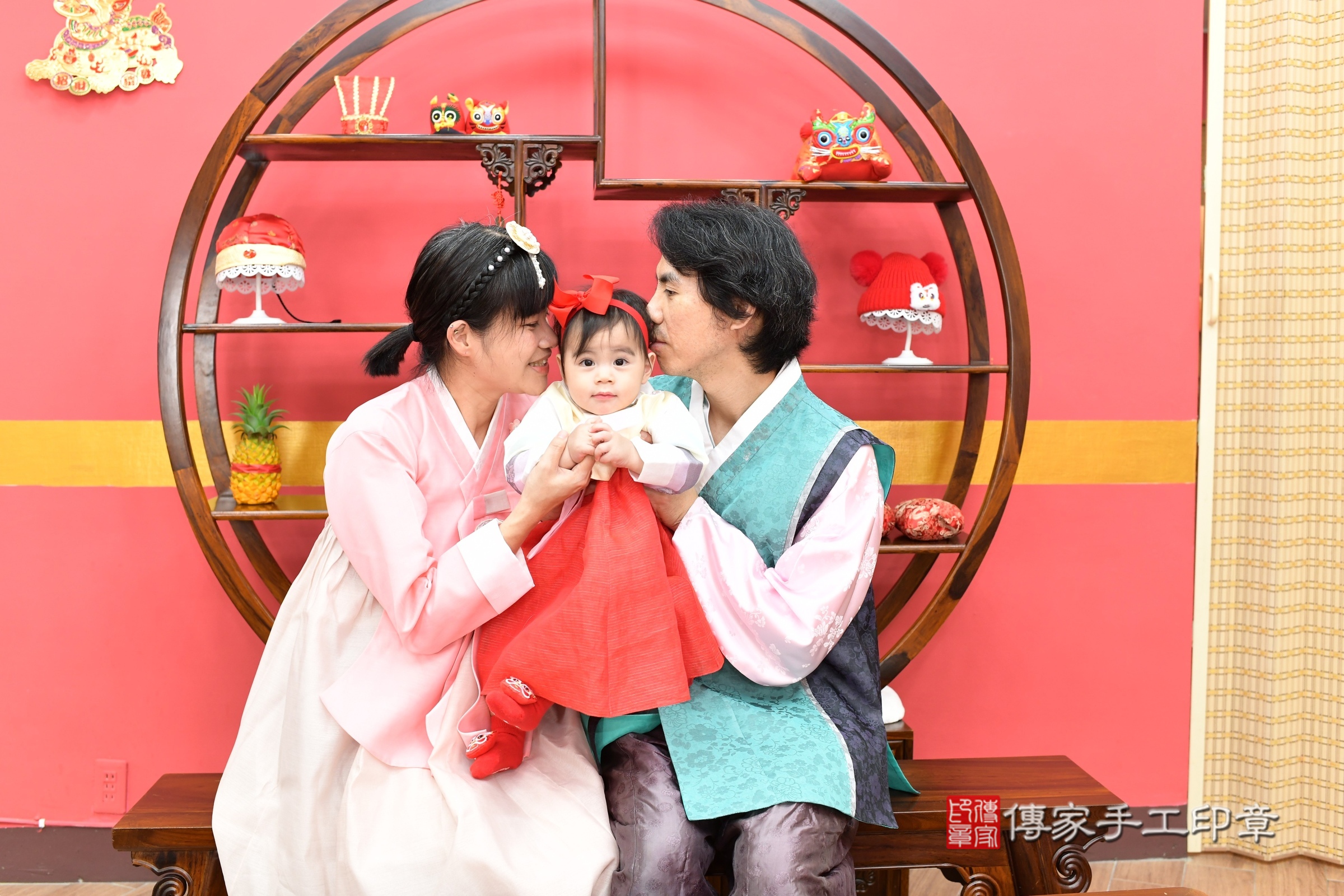 新北市永和區昕昕寶寶抓周推薦:傳家新北店抓周度脺中國風會場,嬰兒古禮抓周流程儀式吉祥話、抓周道具物品24種、拍照。抓周證書。2025.7.24,照片2 新北市永和區昕昕寶寶抓周推薦:傳家新北店抓周度脺中國風會場,嬰兒古禮抓周流程儀式吉祥話、抓周道具物品24種、拍照。抓周證書。2025.7.24,照片2