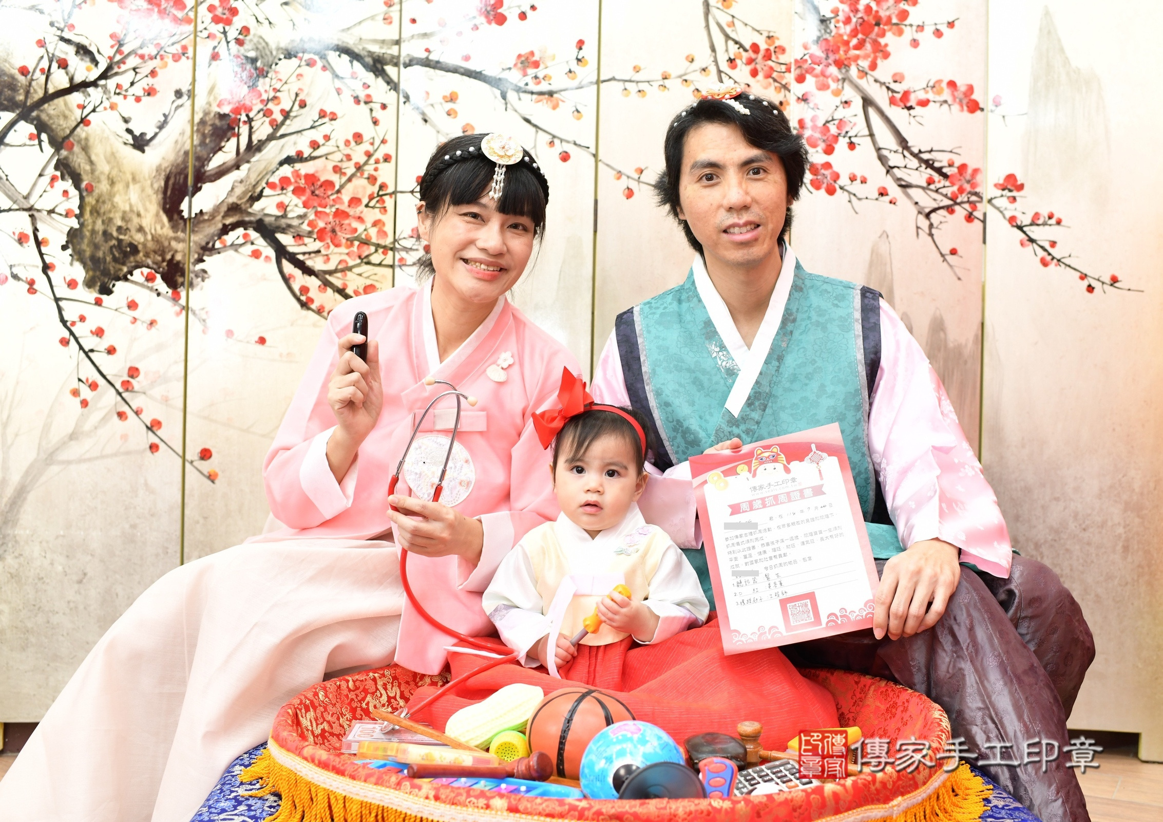 新北市永和區昕昕寶寶抓周推薦:傳家新北店抓周度脺中國風會場,嬰兒古禮抓周流程儀式吉祥話、抓周道具物品24種、拍照。抓周證書。2025.7.24,照片15 新北市永和區昕昕寶寶抓周推薦:傳家新北店抓周度脺中國風會場,嬰兒古禮抓周流程儀式吉祥話、抓周道具物品24種、拍照。抓周證書。2025.7.24,照片15