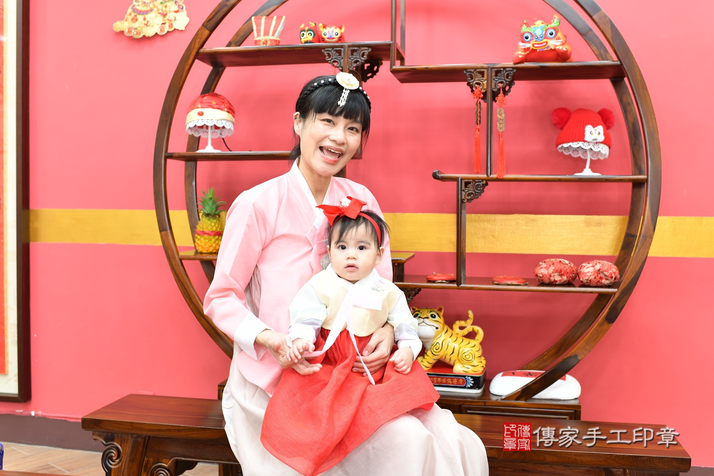 新北市永和區昕昕寶寶抓周推薦:傳家新北店抓周度脺中國風會場,嬰兒古禮抓周流程儀式吉祥話、抓周道具物品24種、拍照。抓周證書。2025.7.24,照片4 新北市永和區昕昕寶寶抓周推薦:傳家新北店抓周度脺中國風會場,嬰兒古禮抓周流程儀式吉祥話、抓周道具物品24種、拍照。抓周證書。2025.7.24,照片4