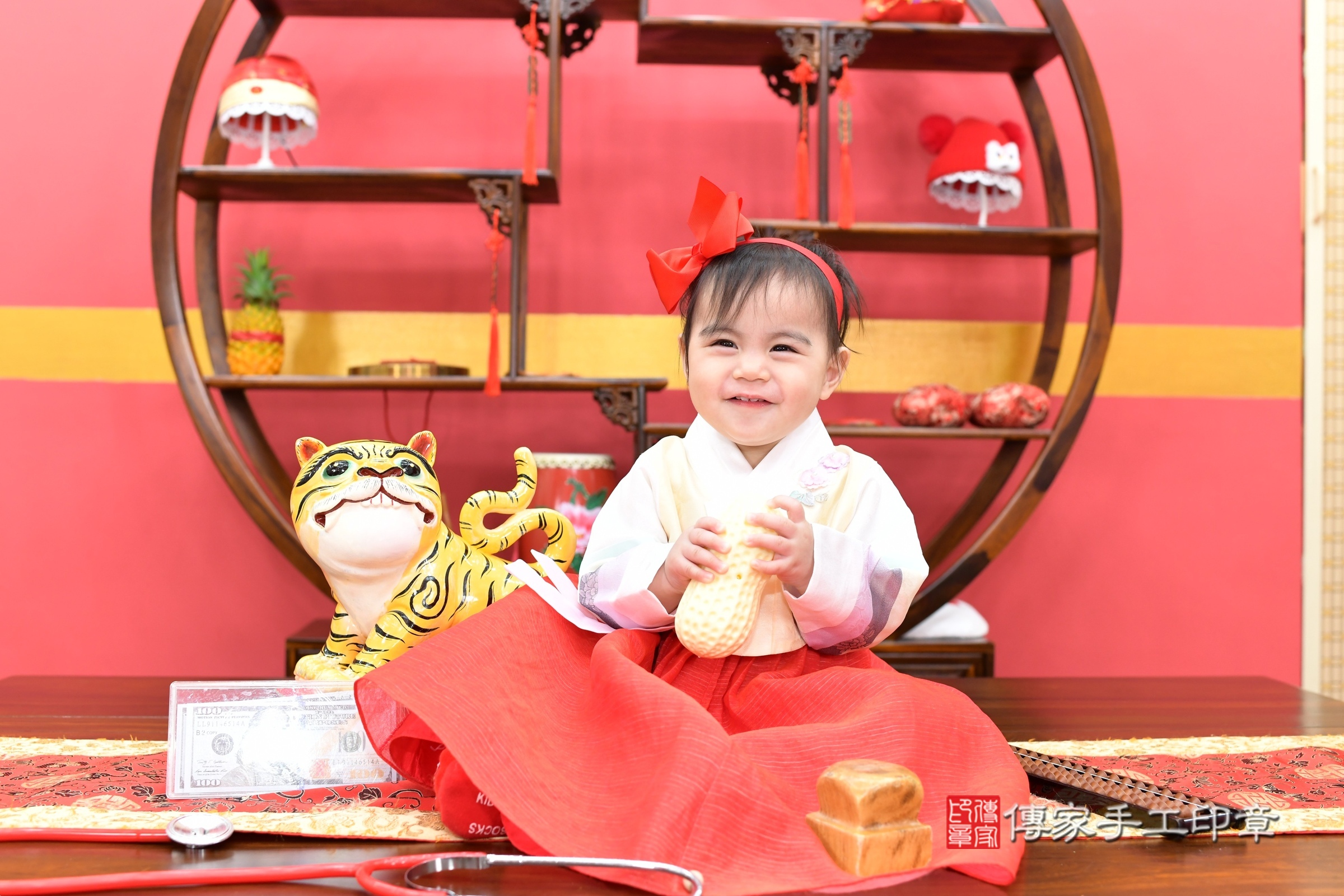 新北市永和區昕昕寶寶抓周推薦:傳家新北店抓周度脺中國風會場,嬰兒古禮抓周流程儀式吉祥話、抓周道具物品24種、拍照。抓周證書。2025.7.24,照片12 新北市永和區昕昕寶寶抓周推薦:傳家新北店抓周度脺中國風會場,嬰兒古禮抓周流程儀式吉祥話、抓周道具物品24種、拍照。抓周證書。2025.7.24,照片12