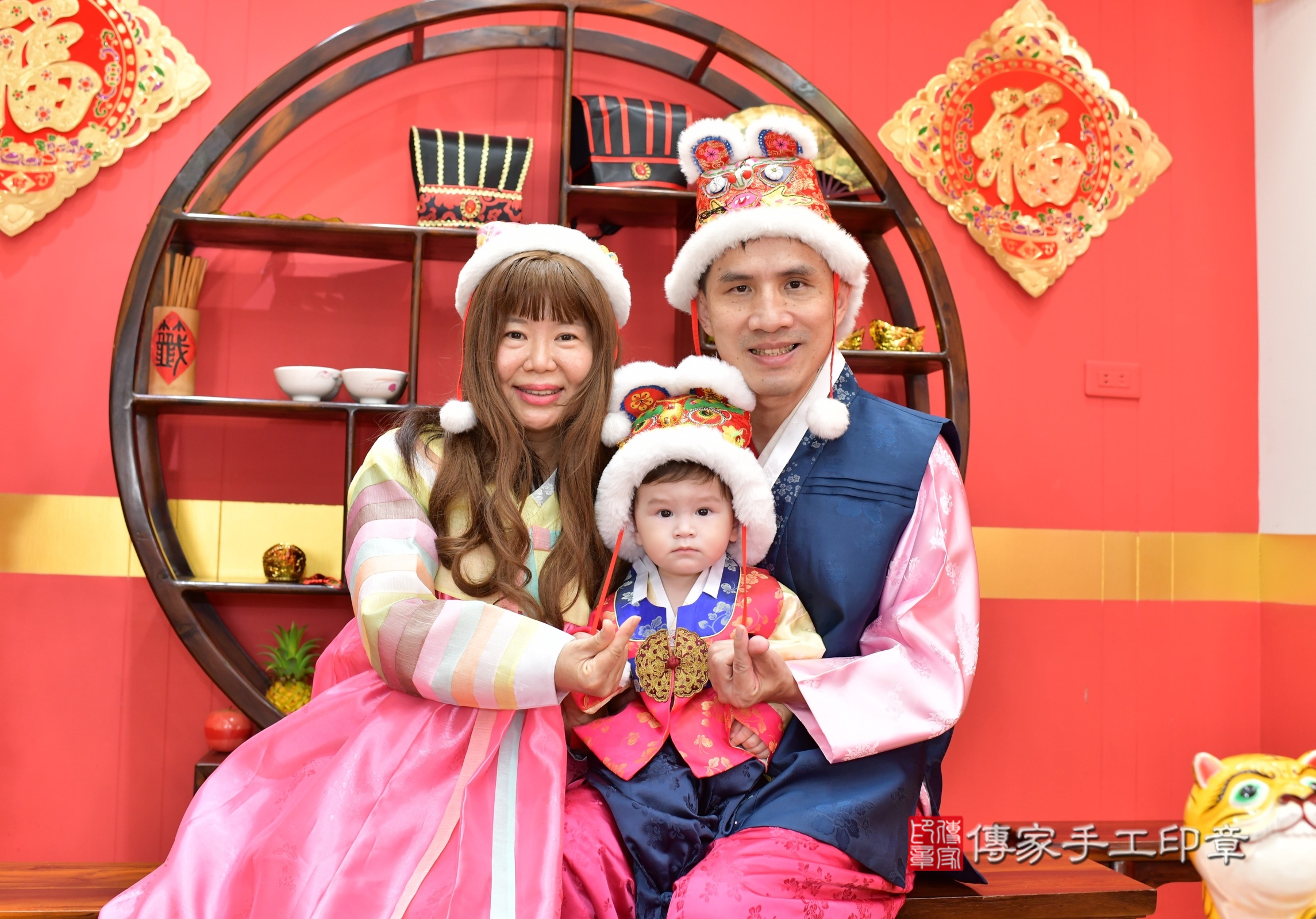 桃園市八德區小海寶寶抓周推薦：傳家桃園店抓周度脺中國風會場，嬰兒古禮抓周流程儀式吉祥話、抓周道具物品24種、拍照。抓周證書。2025.7.26，照片1